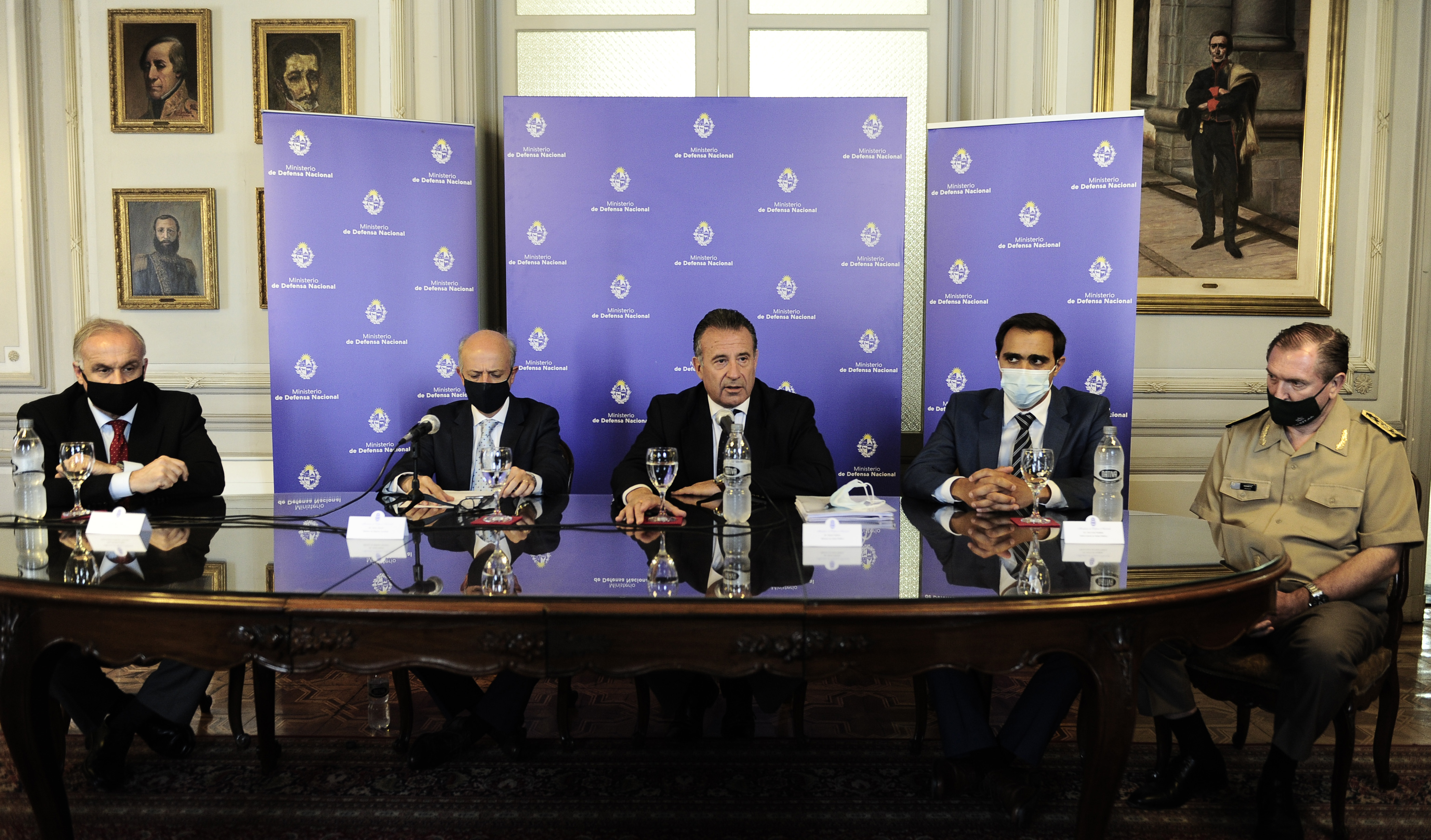 García y Salinas en firma de convenio para incorporar a Salud Pública funcionarios de Defensa Nacional como rastreadores