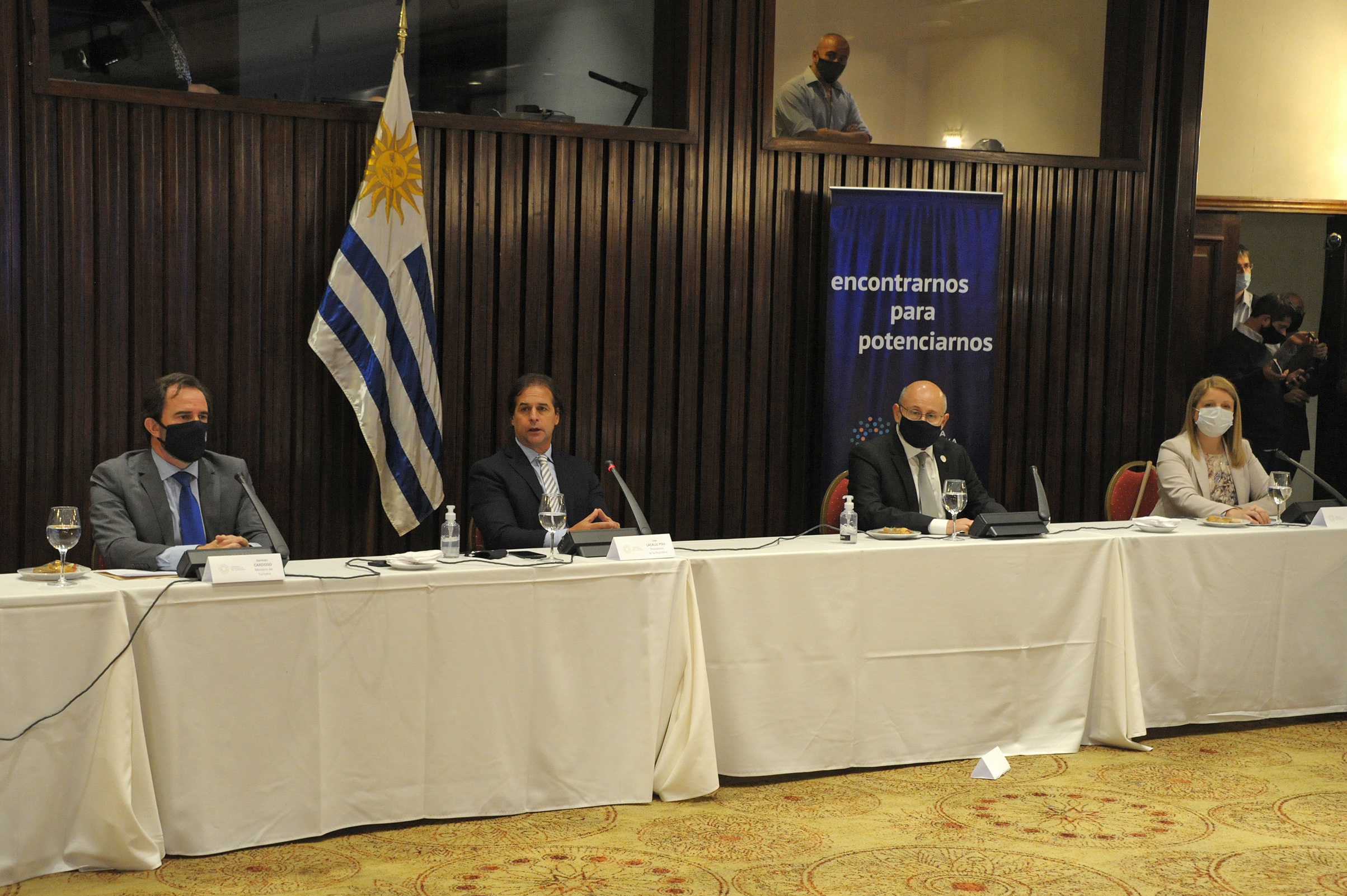 Presidente Luis Lacalle Pou hace uso de la palabra en exposición de estrategia promocional de turismo que organizó la Cámara Uruguaya de Turismo
