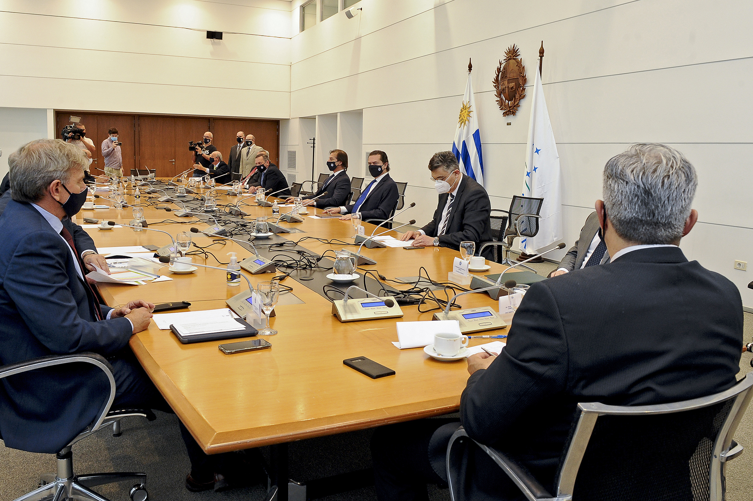 Previo a la conferencia de prensa, el presidente de la República, Luis Lacalle Pou, encabezó reunión con autoridades de Gobierno e integrantes de GACH