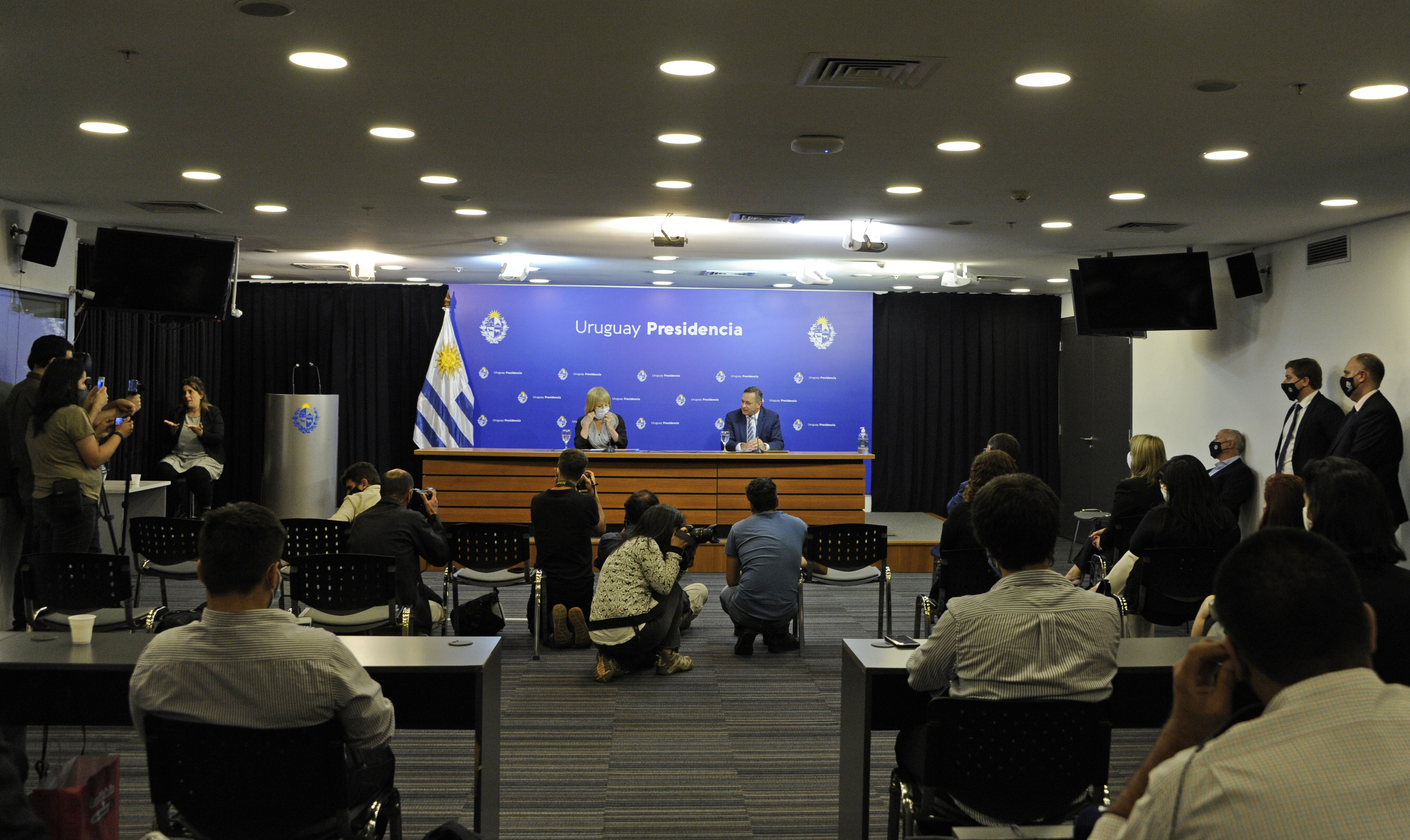 Álvaro Delgado y Carolina Cosse en conferencia de prensa