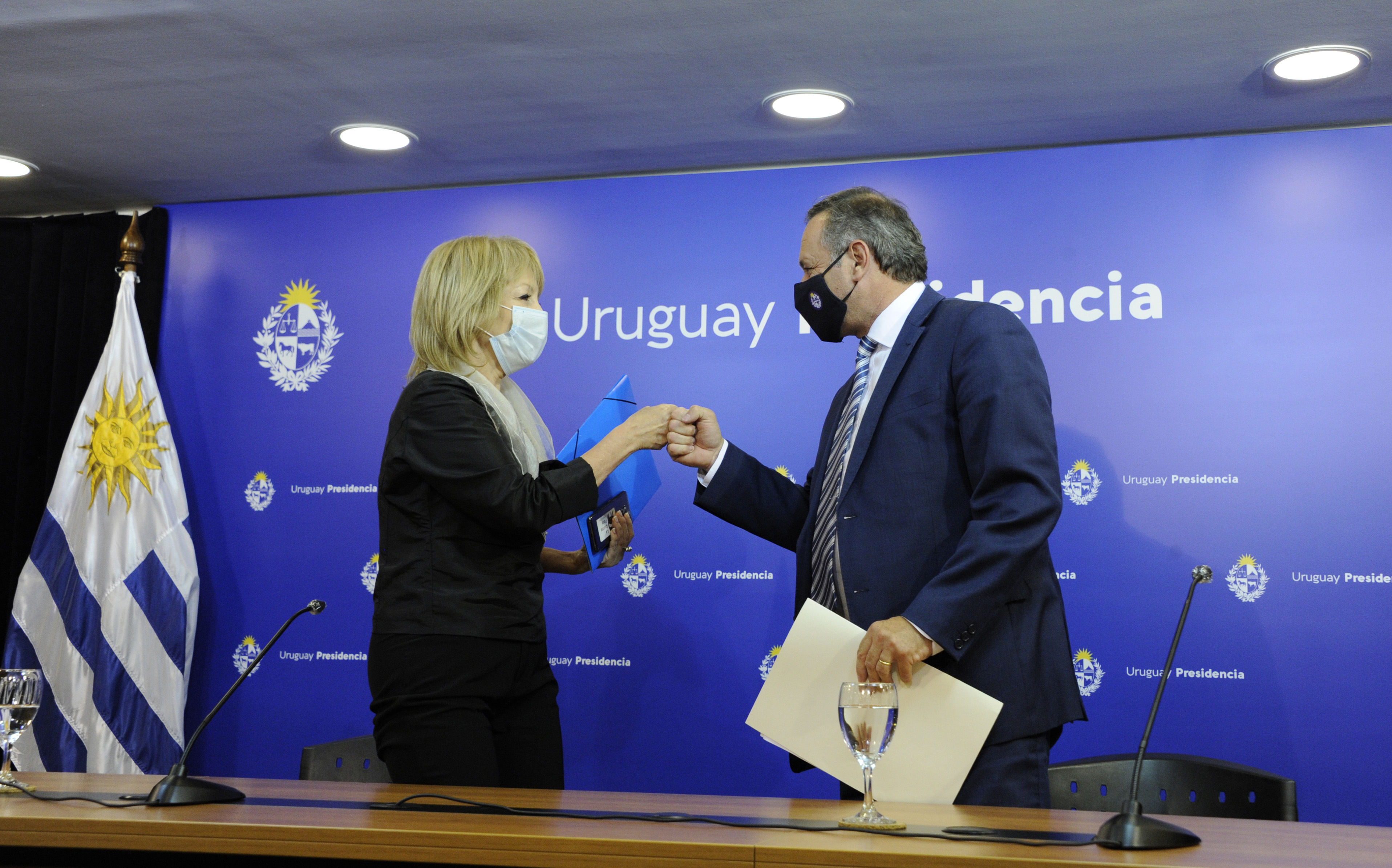 Álvaro Delgado y Carolina Cosse en conferencia de prensa