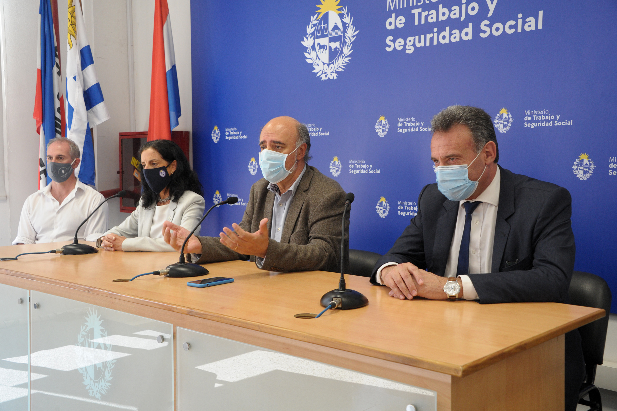 Ministro de Trabajo y Seguridad Social, Pablo Mieres, haciendo uso de la palabra
