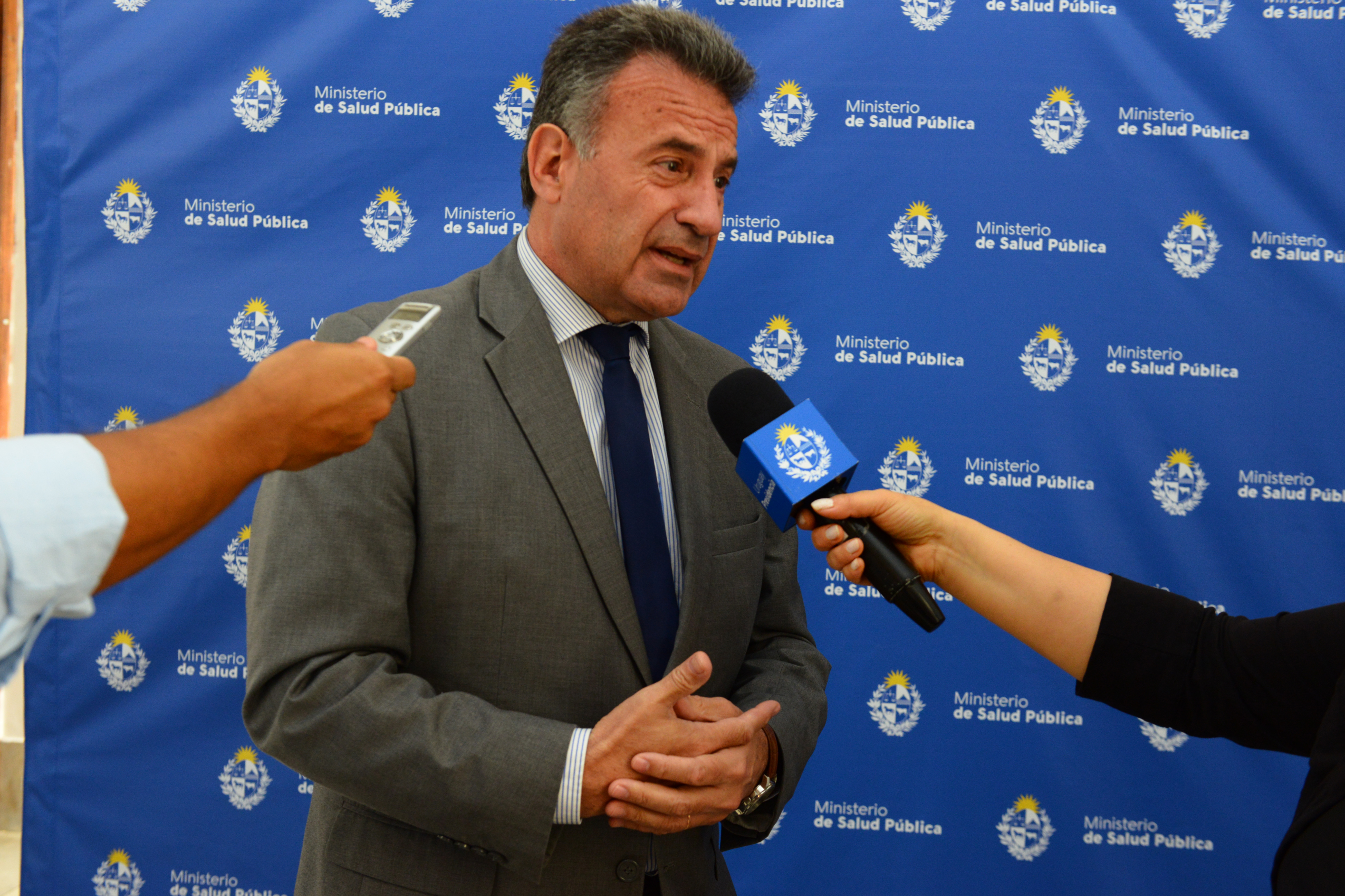 Ministro Salinas dialoga con la prensa