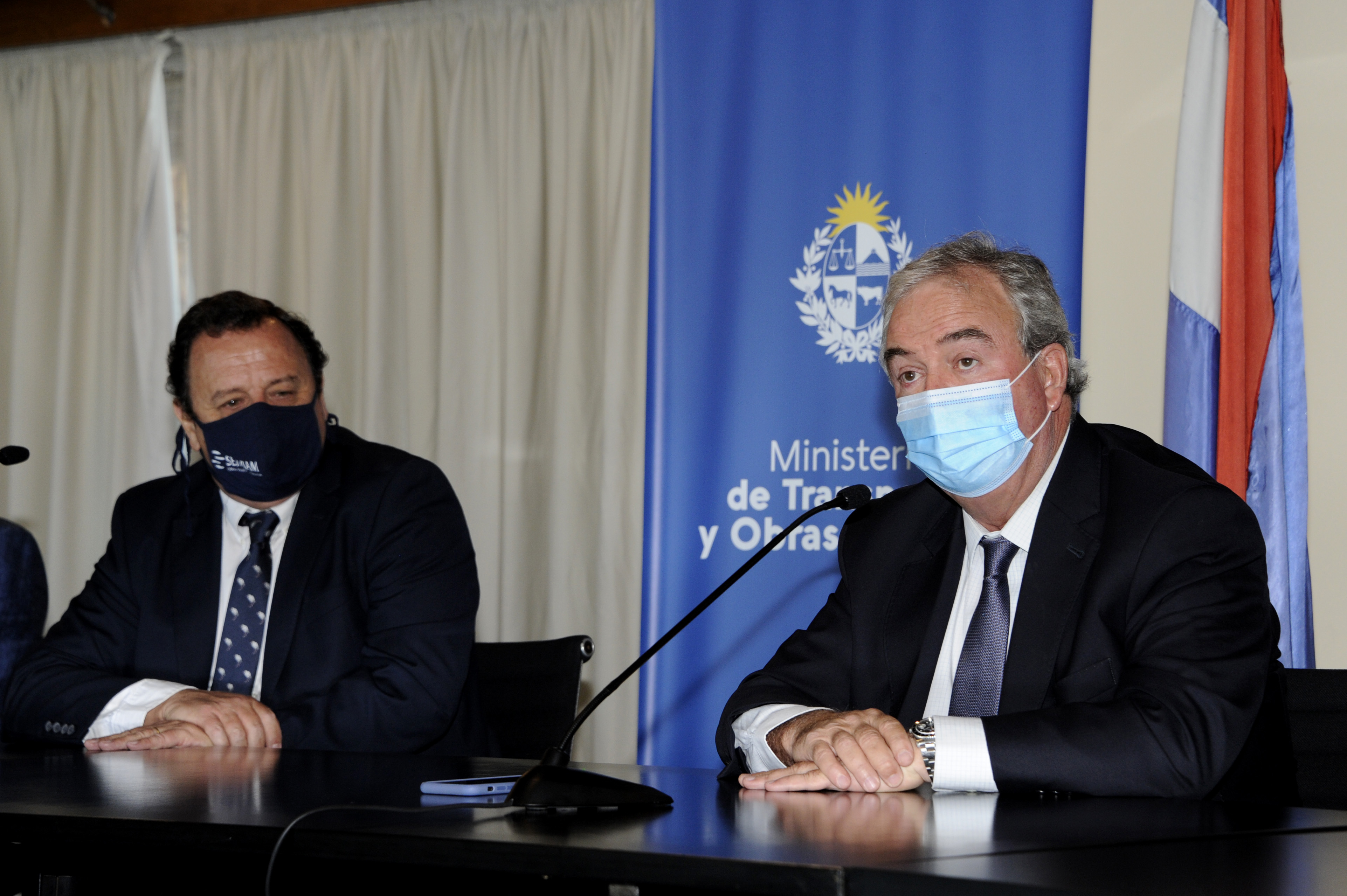 Autoridades en firma del contrato con el Consorcio San José