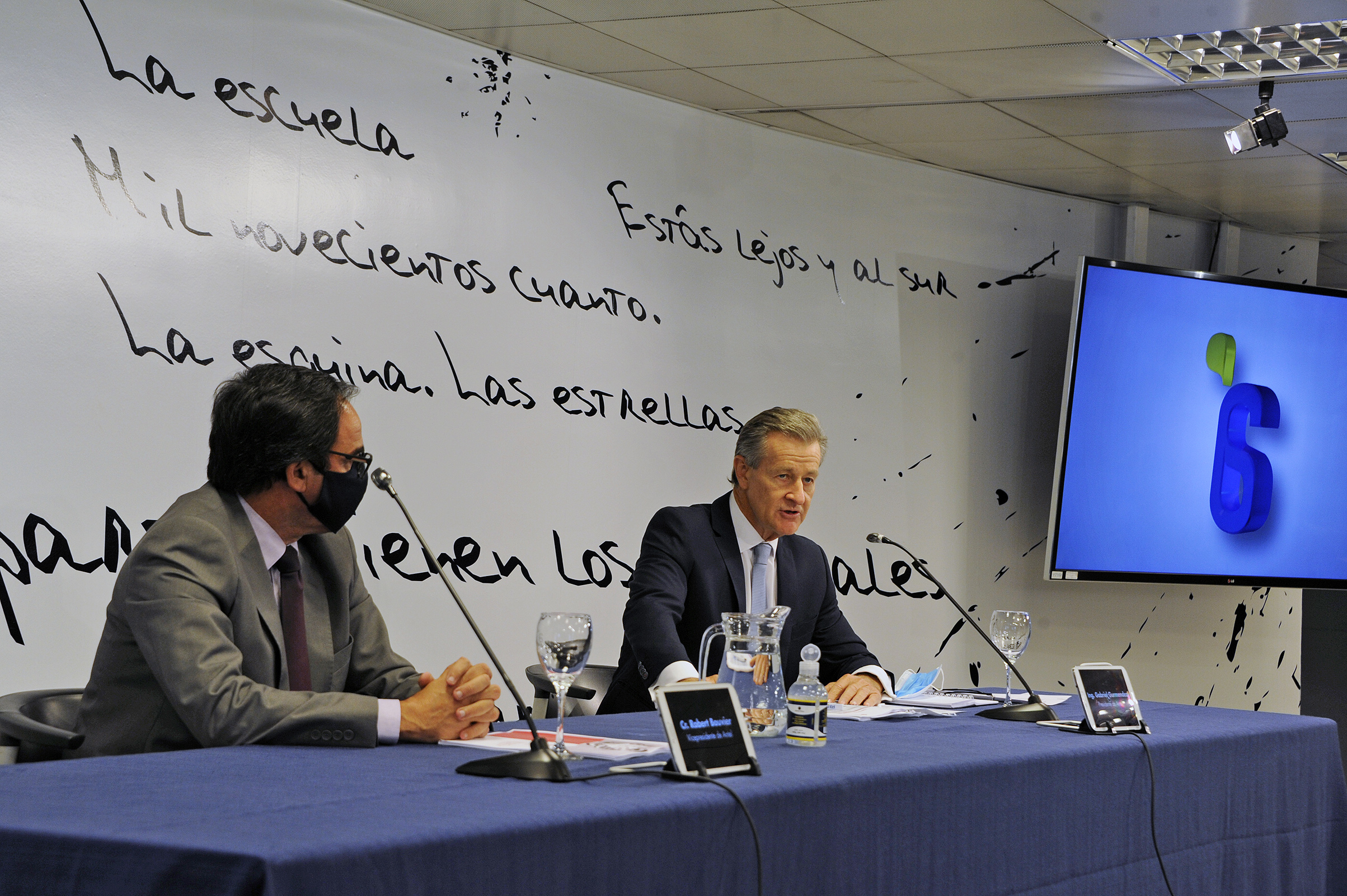 Presidente de Antel, Gabriel Gurméndez, y vicepresidente de la empresa, Robert Bouvier