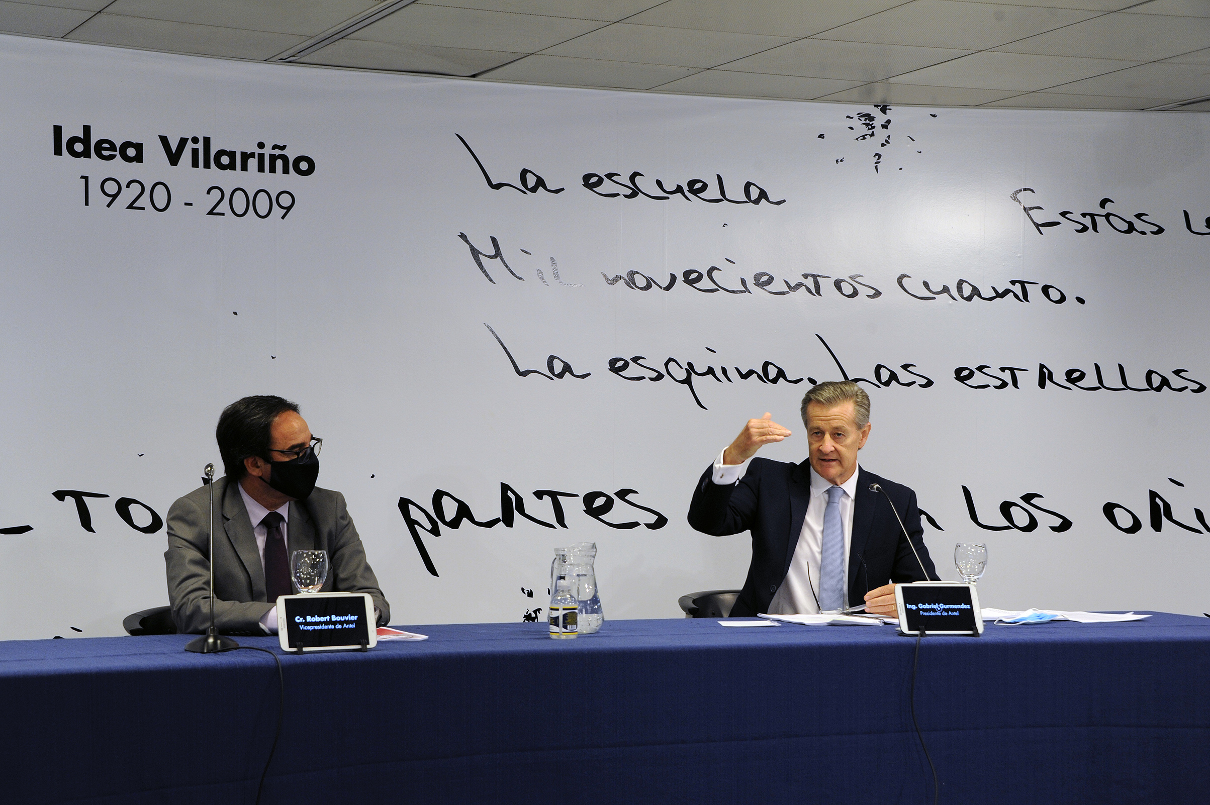 Presidente de Antel, Gabriel Gurméndez, y vicepresidente de la empresa, Robert Bouvier