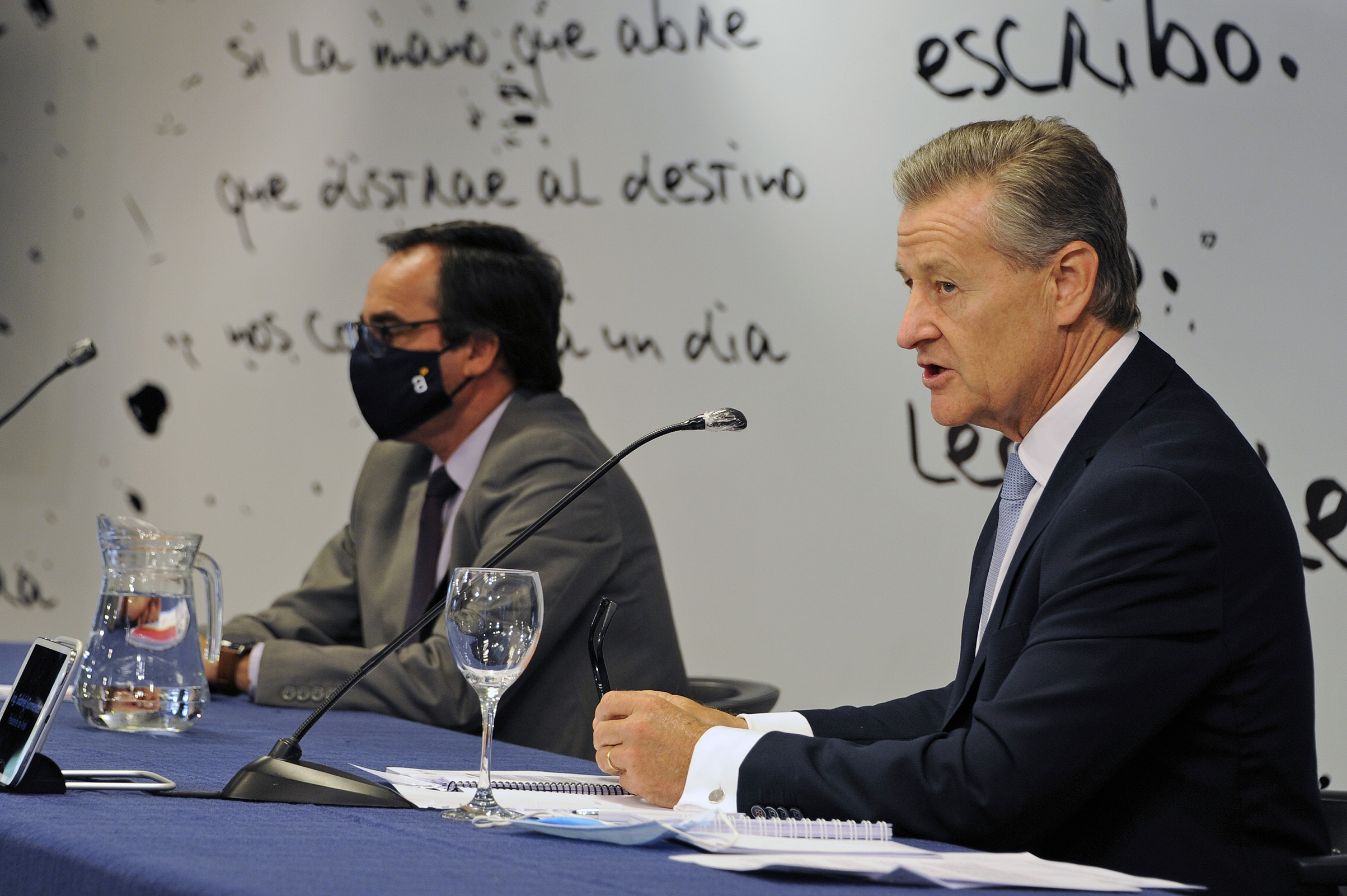 Presidente de Antel, Gabriel Gurméndez, y vicepresidente de la empresa, Robert Bouvier