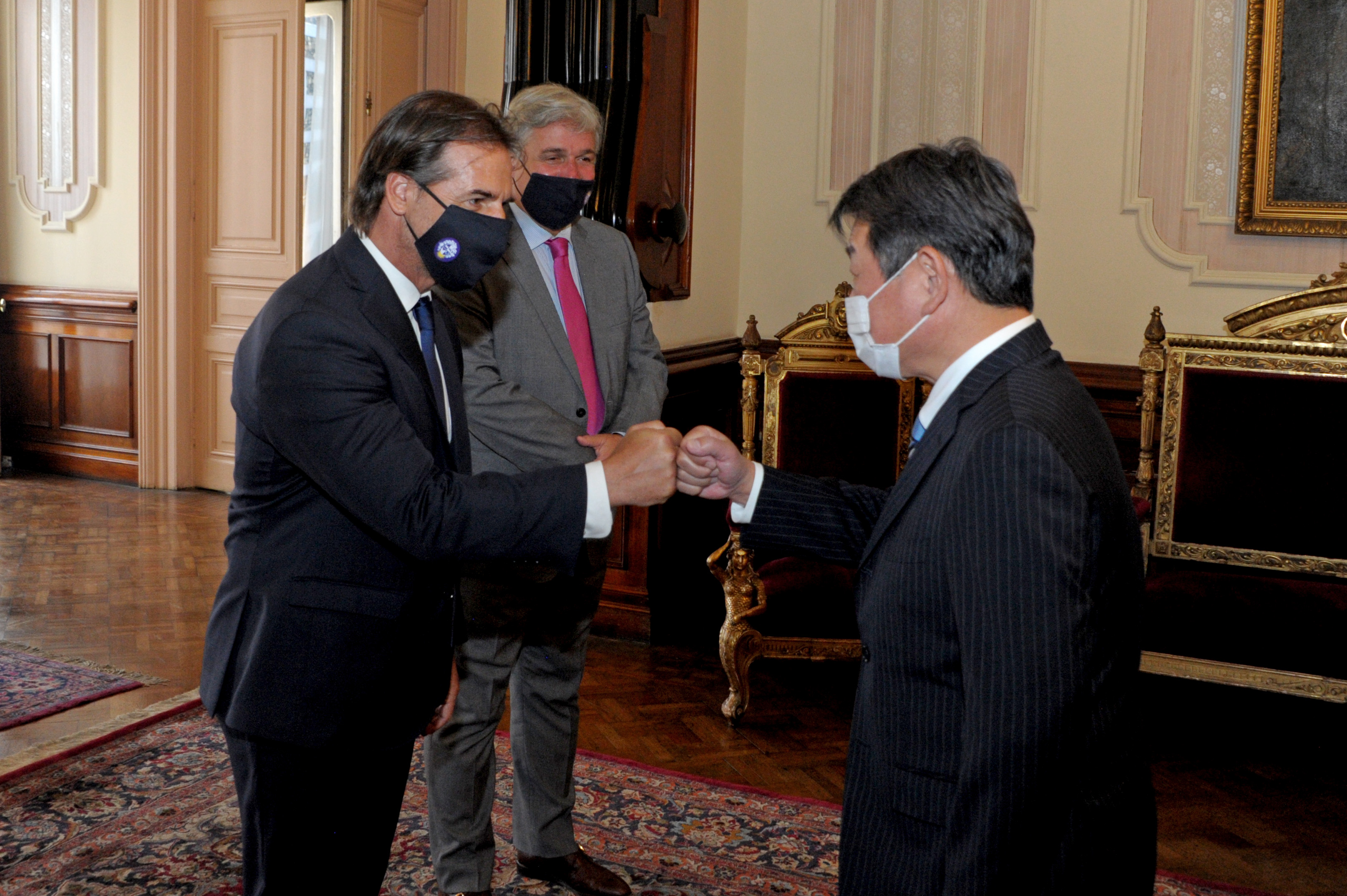 Encuentro entre el presidente Luis Lacalle Pou y el canciller japonés, Toshimitsu Motegi