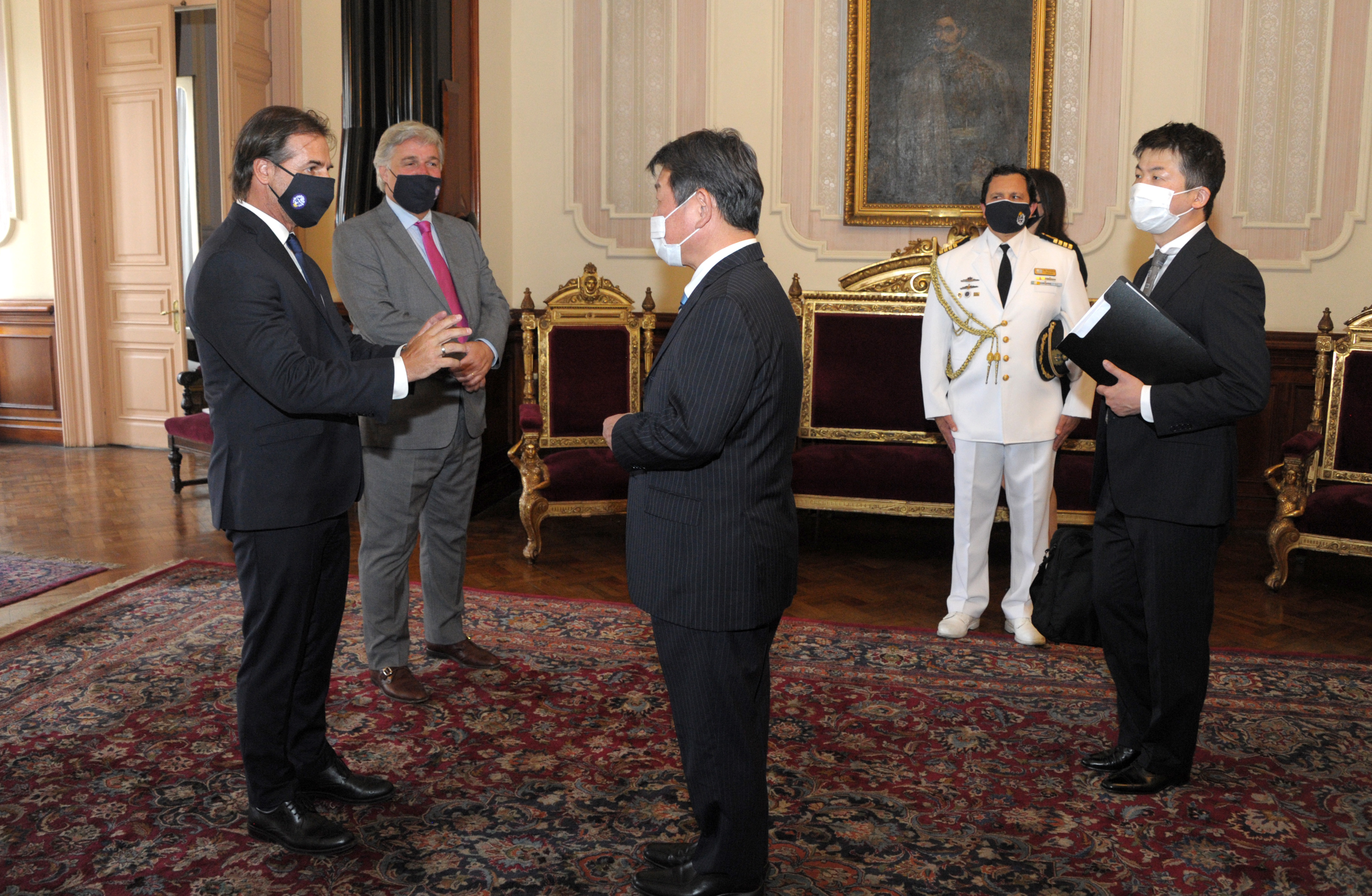 Encuentro entre el presidente Luis Lacalle Pou y el canciller japonés, Toshimitsu Motegi