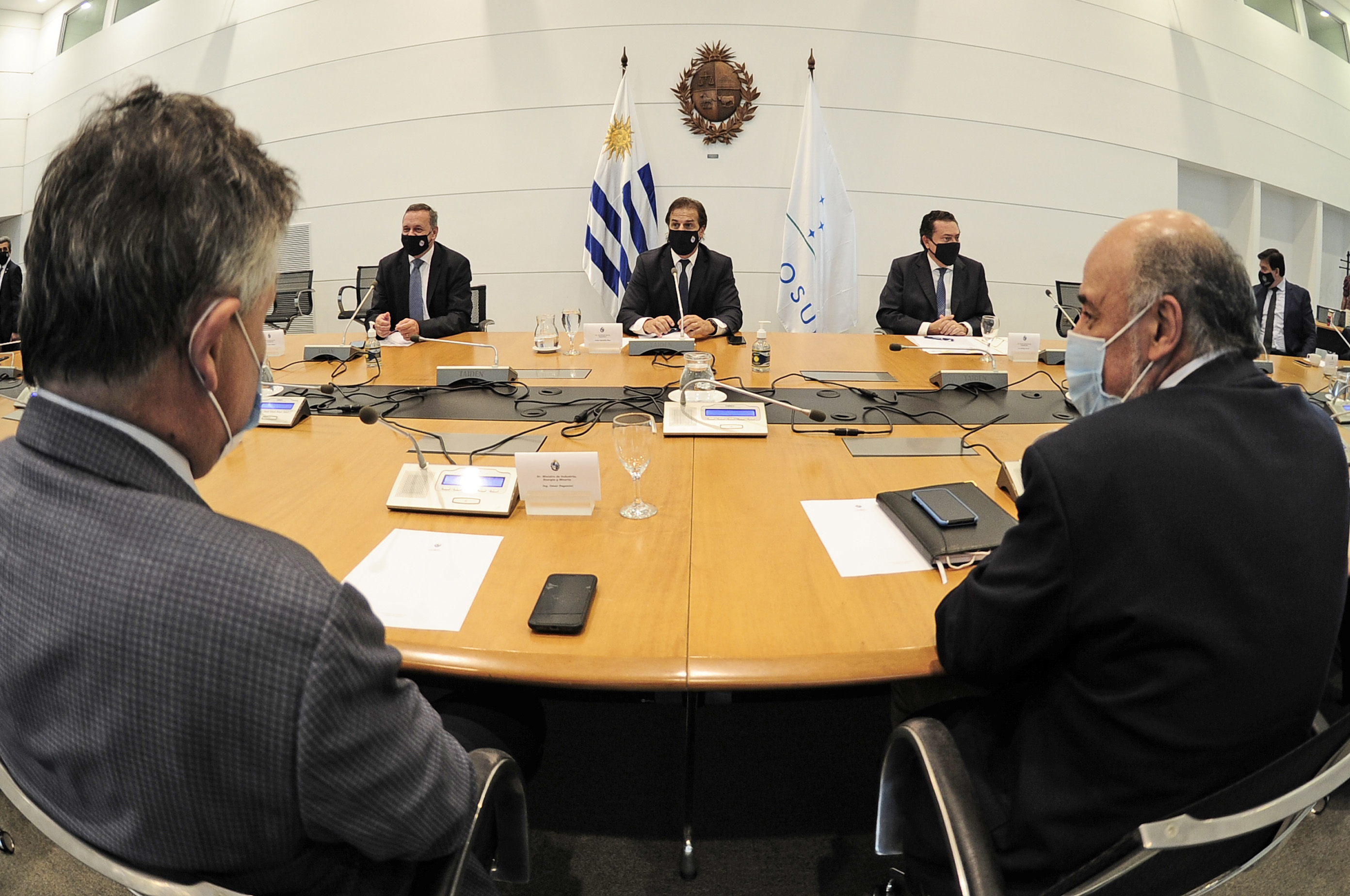 Presidente Luis Lacalle Pou encabeza el Consejo de Ministros en el piso 11 de la Torre Ejecutiva