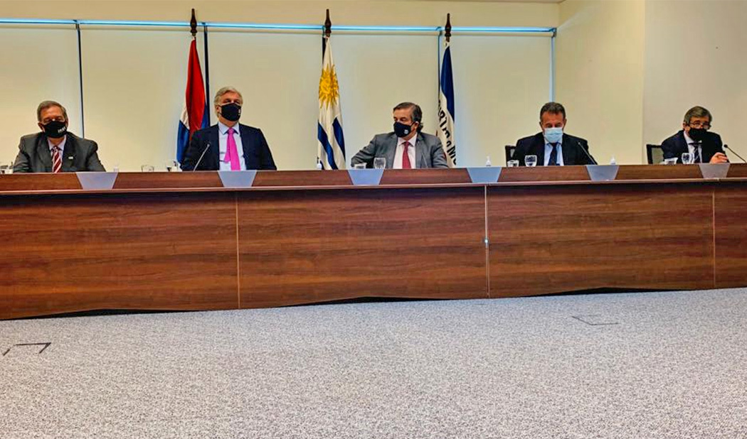 Federico Mattos, Francisco Bustillo, Carlos María Uriarte, Daniel Salinas y Mario Arizti en conferencia de prensa
