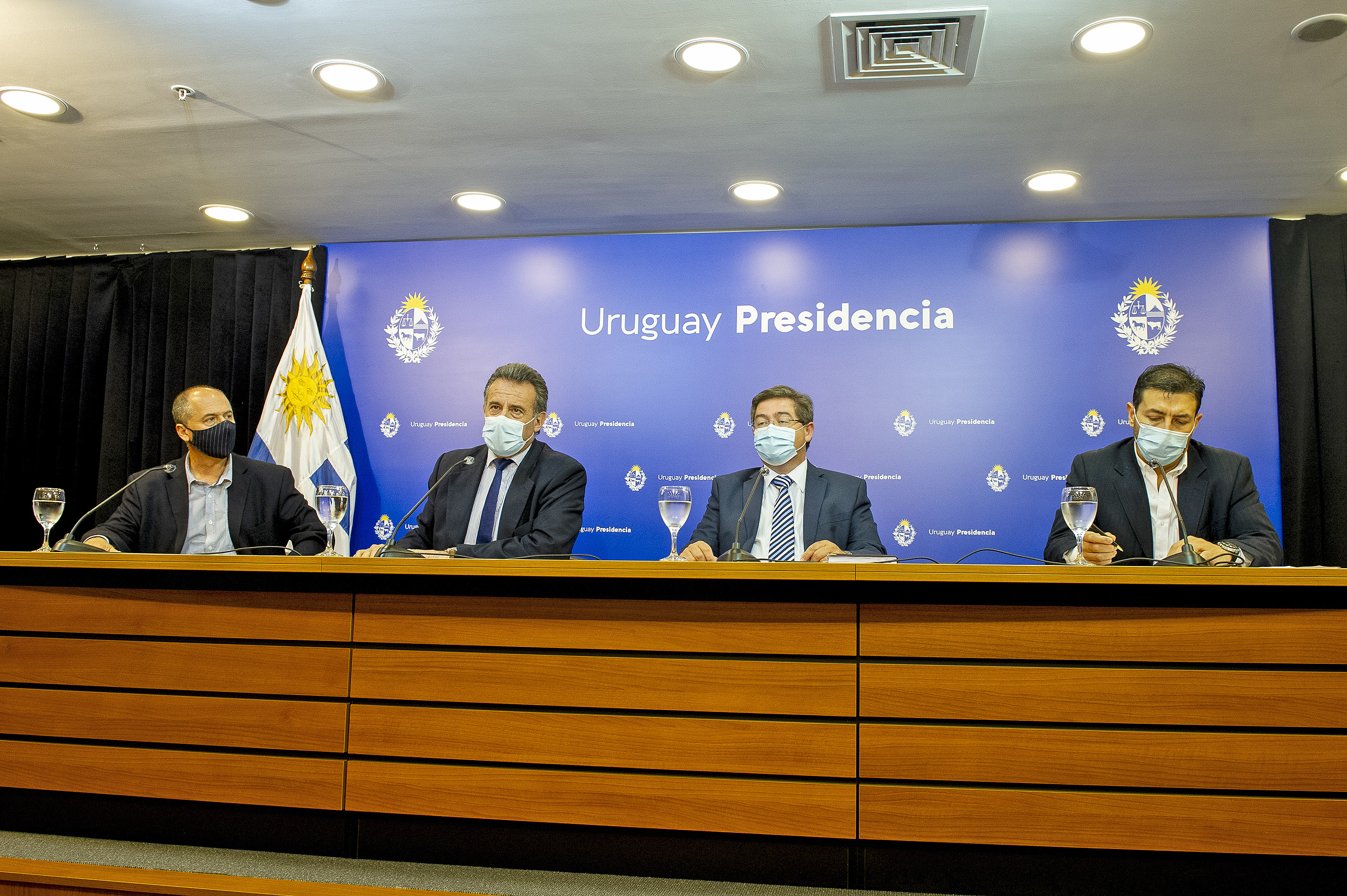 Autoridades de la salud en conferencia de prensa