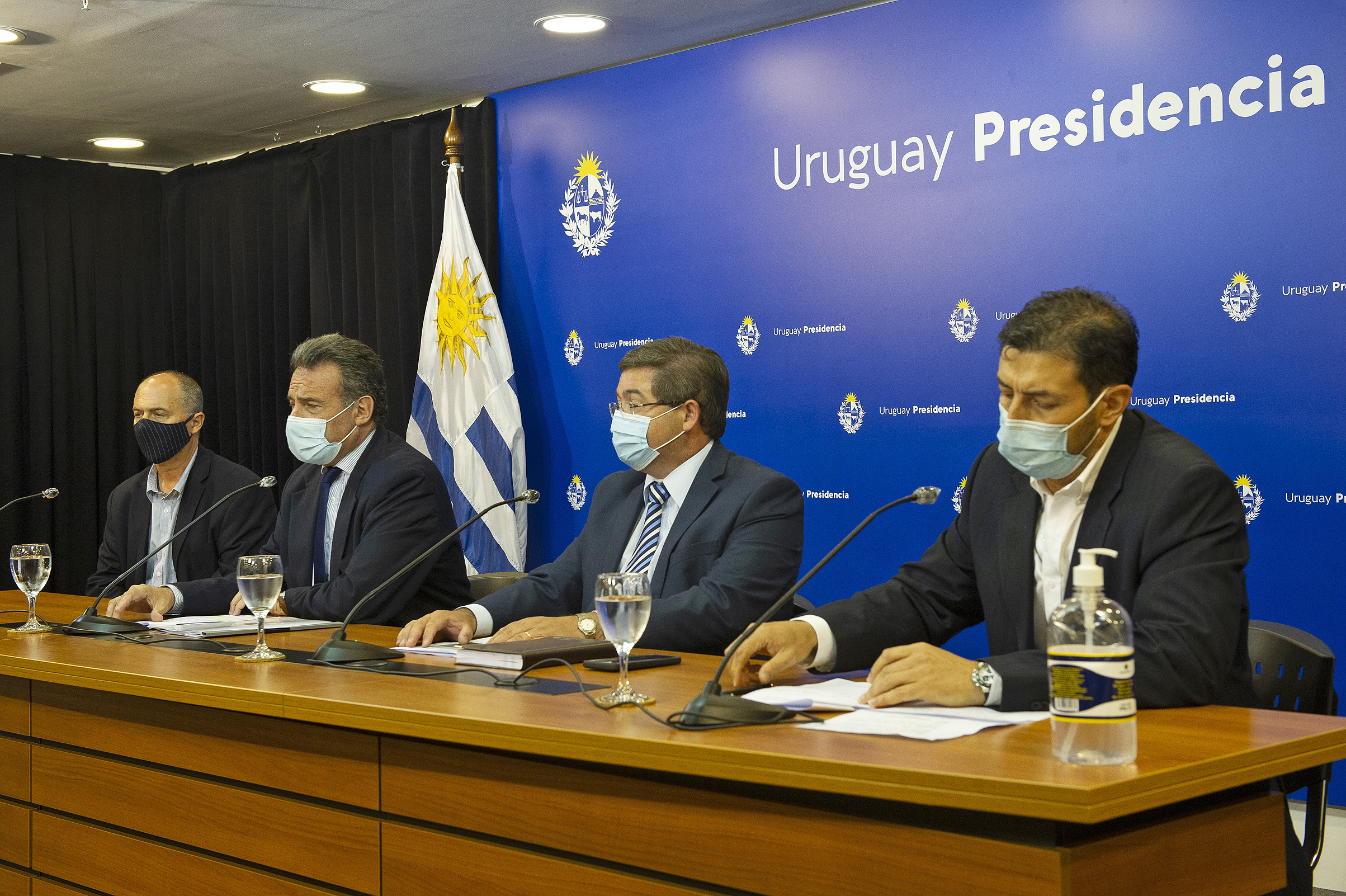 Autoridades de la salud en conferencia de prensa