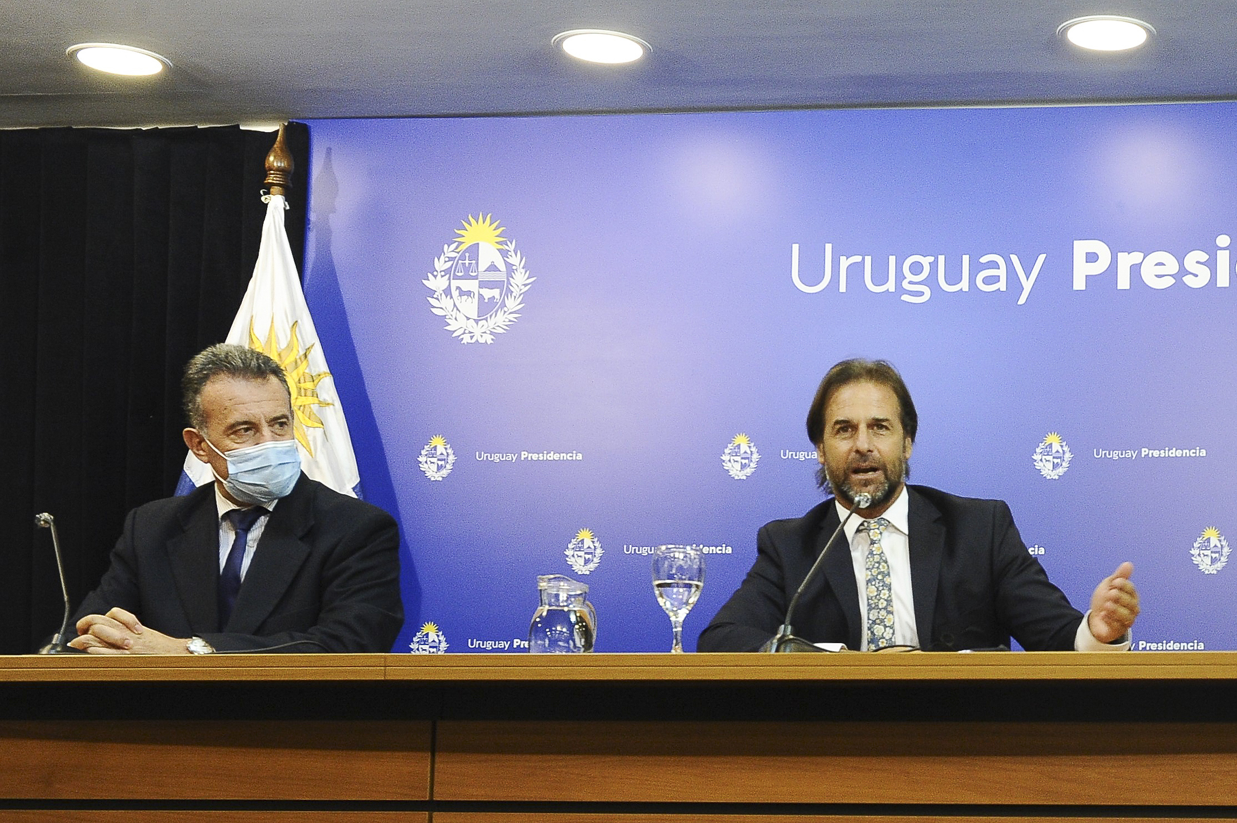 Ministro de Salud Pública, Daniel Salinas, y presidente de la República, Luis Lacalle Pou