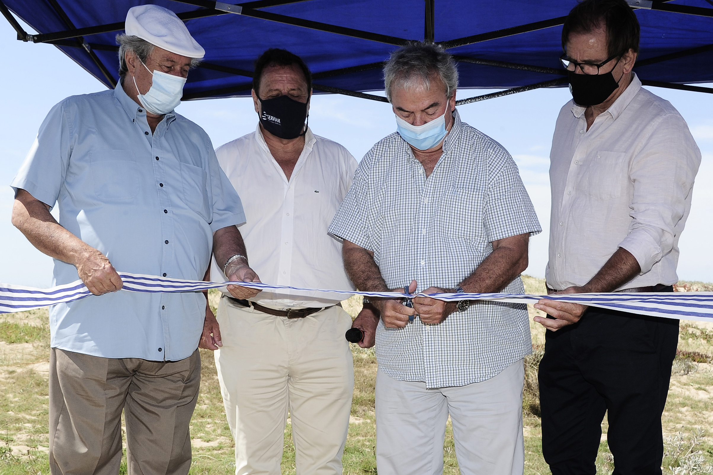 Autoridades durante el acto de inauguaración de obras en rutas 10 y 104
