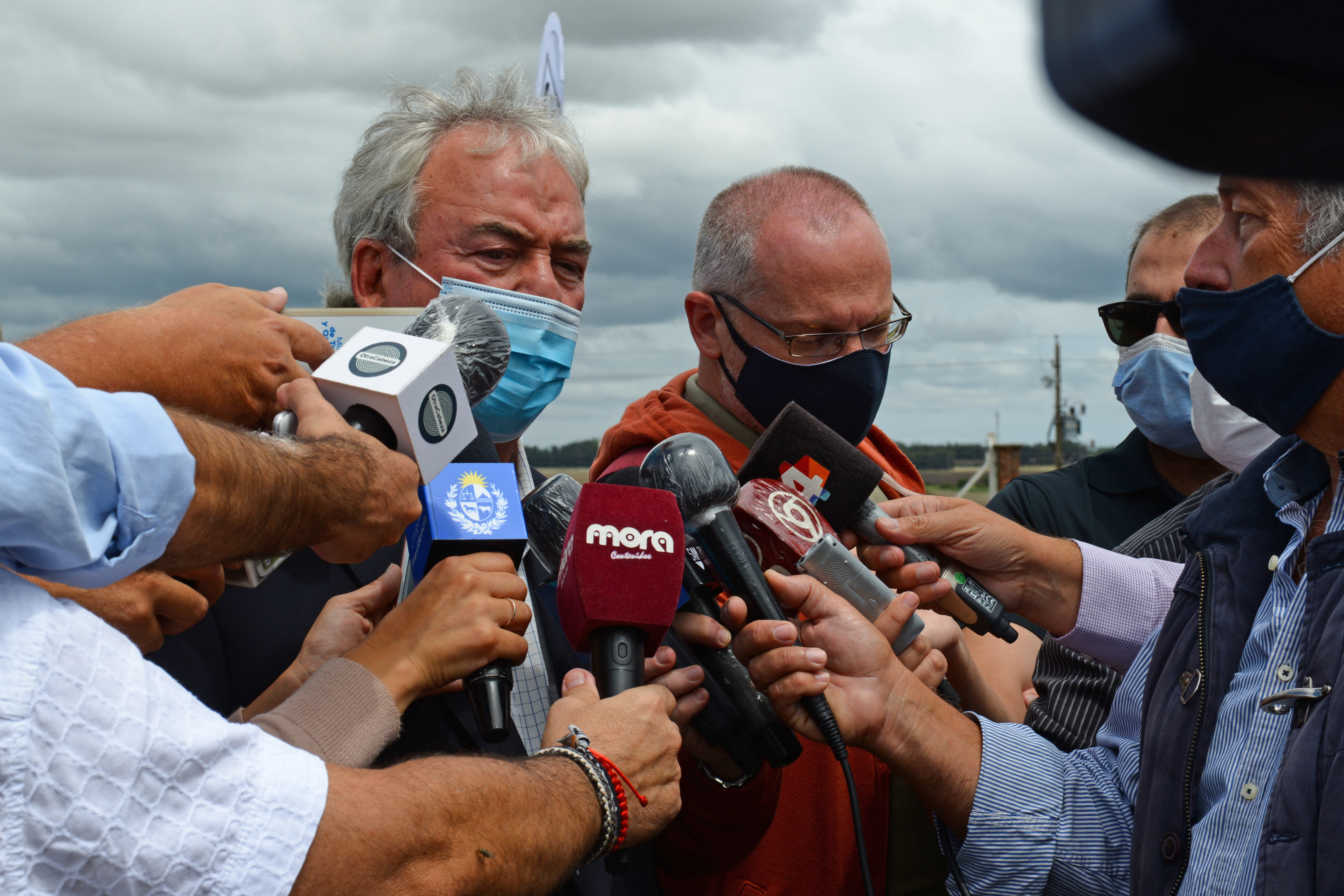 Luis Alberto Heber dialoga con la prensa