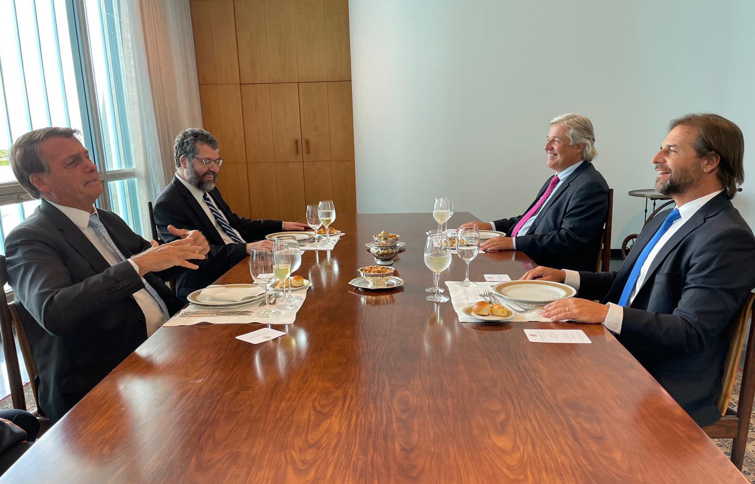 Almuerzo entre los presidentes Luis Lacalle Pou y Jair Bolsonaro acompañados por los cancilleres Francisco Bustillo y Ernesto Araújo