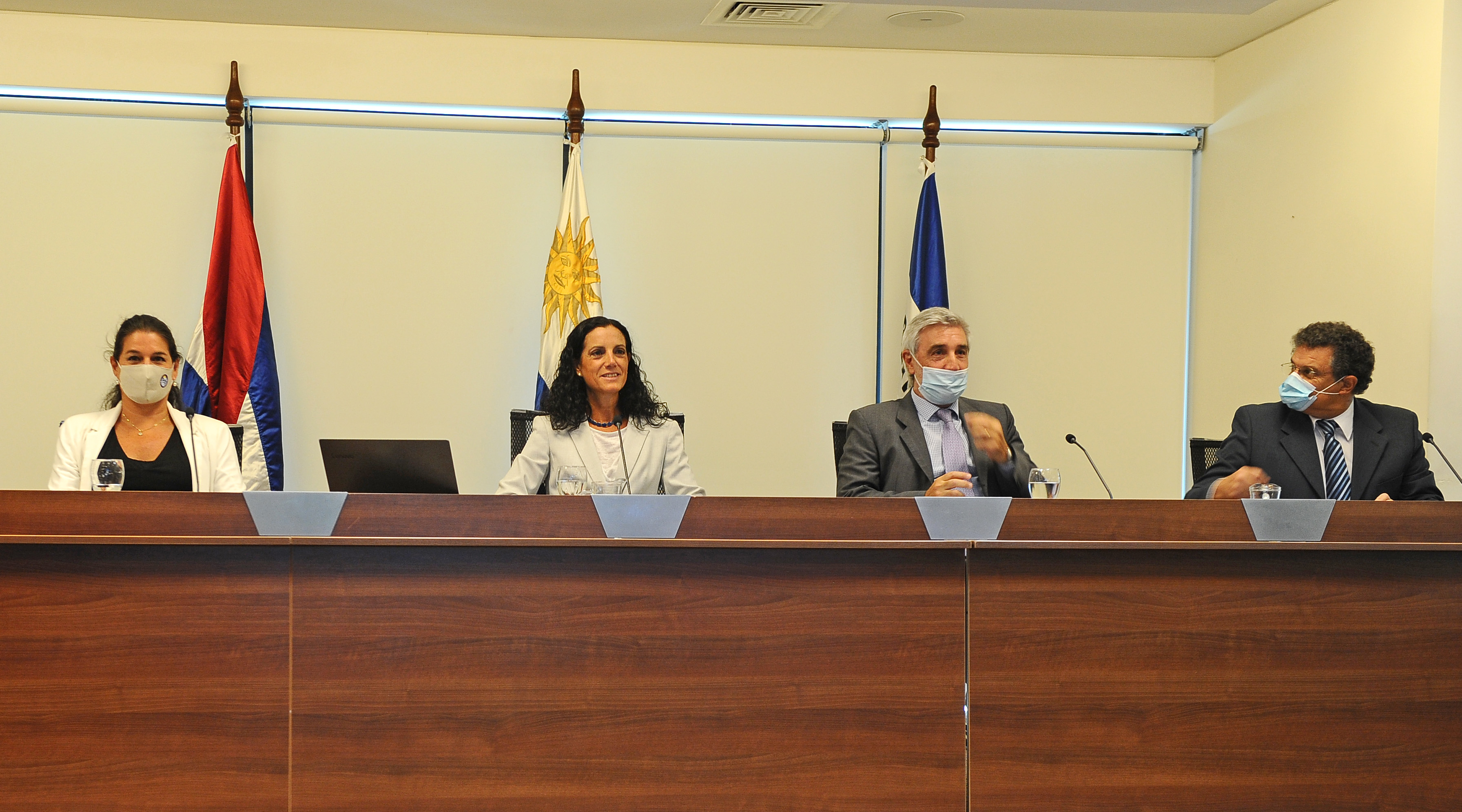 Ministra de Economía y Finanzas, Azucena Arbeleche, presentó, vía streaming, resultados fiscales correspondientes a 2020