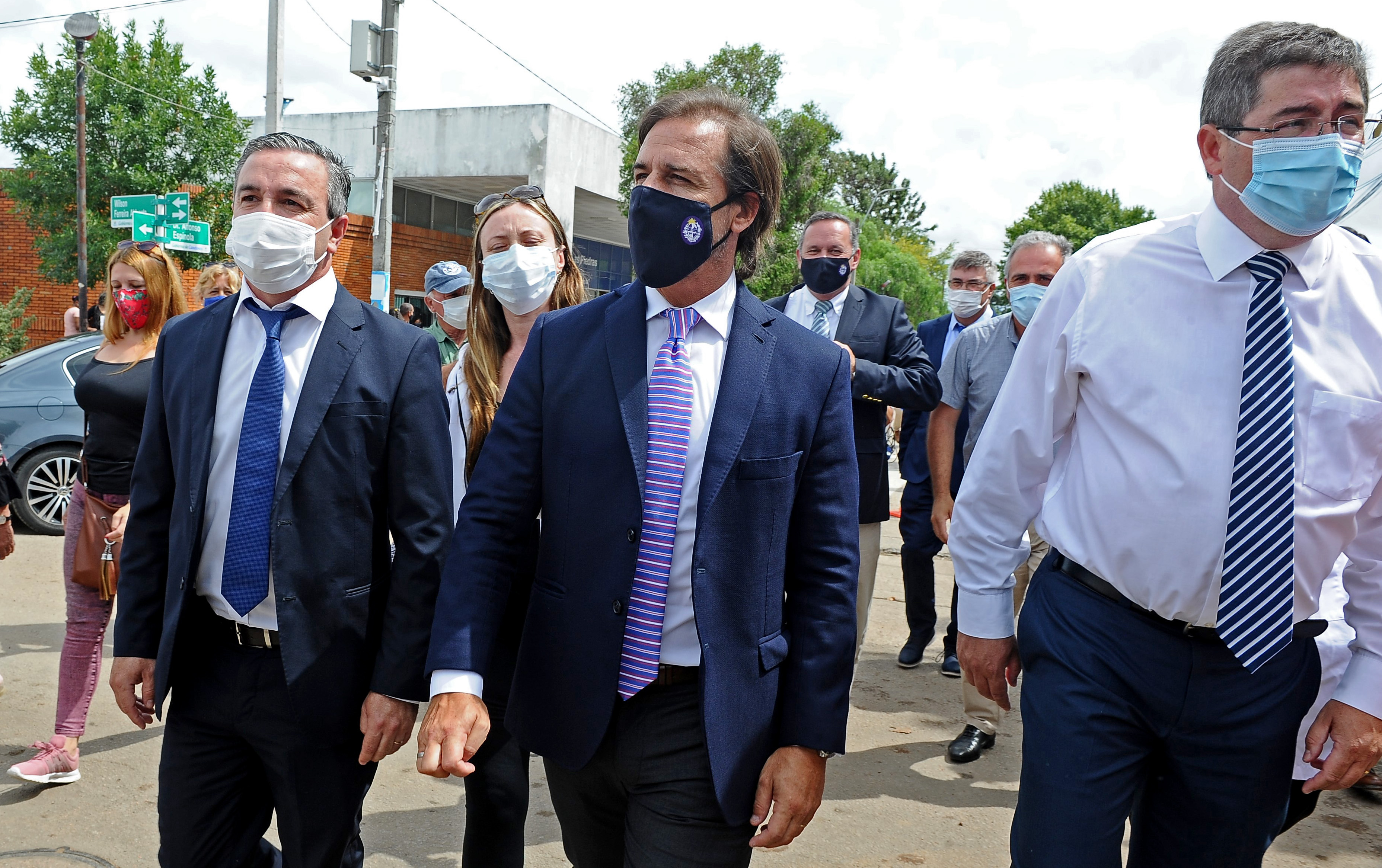El presidente, Luis Lacalle Pou, es recibido por el titular de ASSE, Leonardo Cipriani