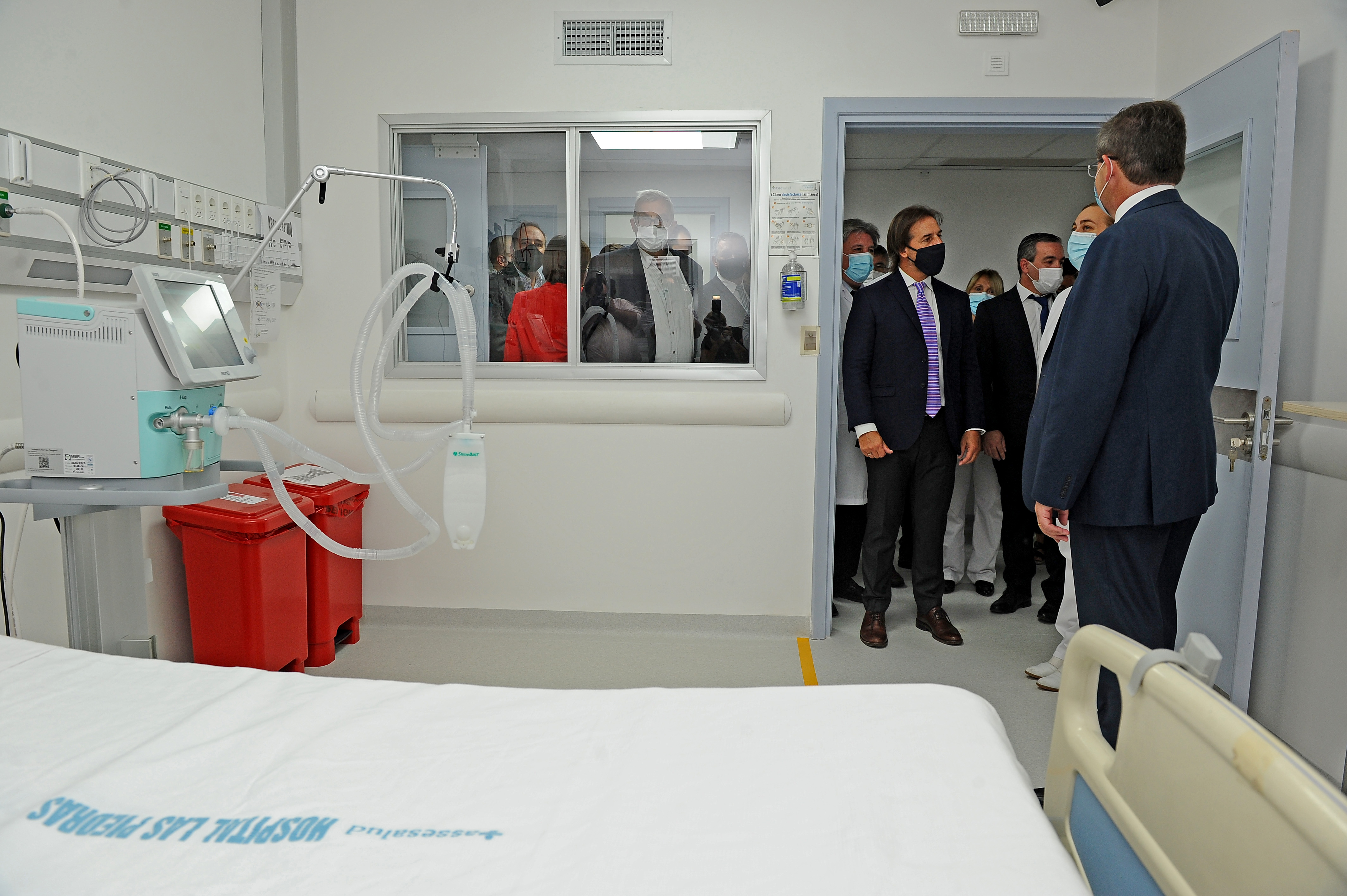 Recorrida por el hospital por parte del presidente junto a autoridades