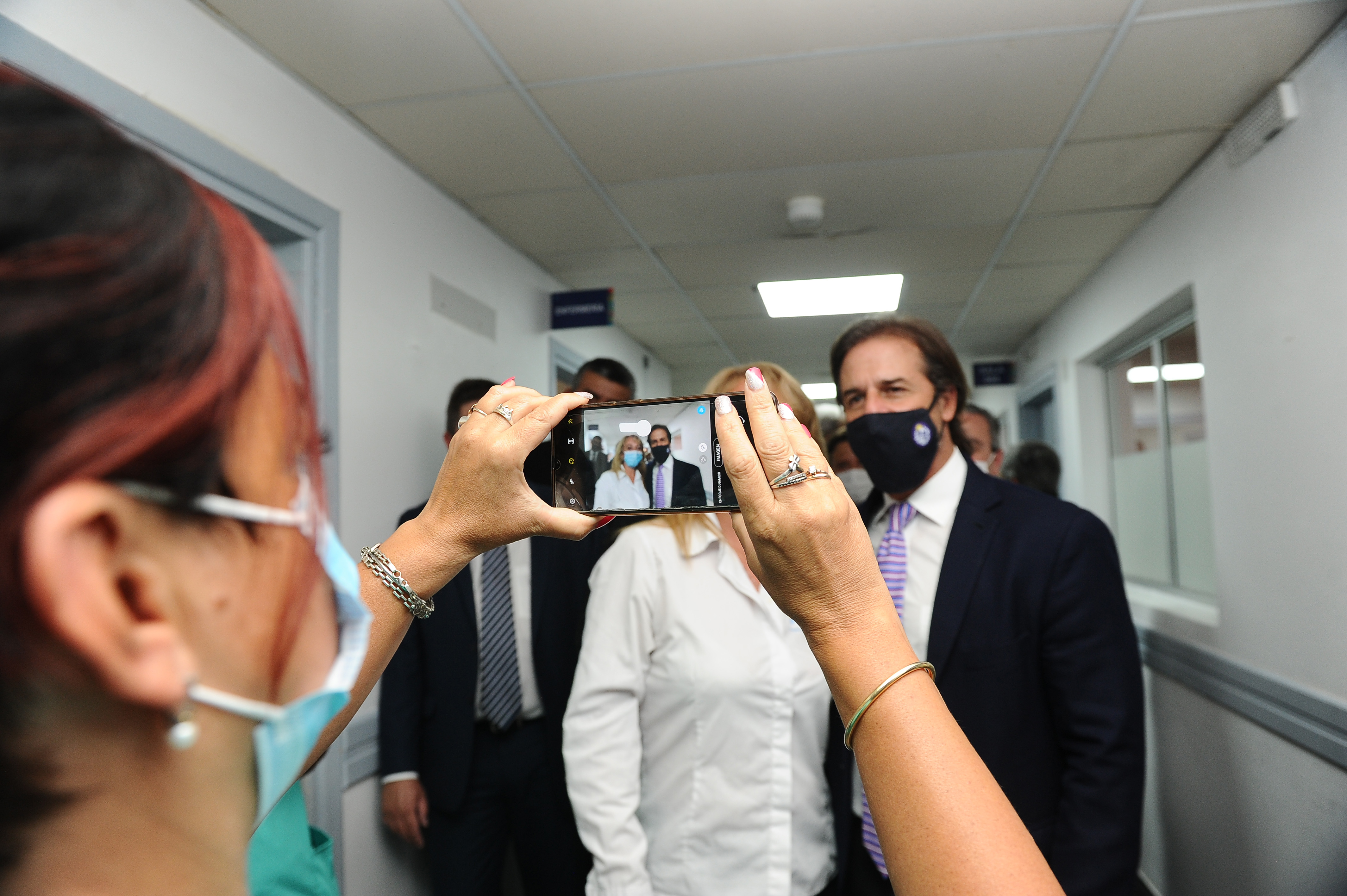 Recorrida por el hospital por parte del presidente junto a autoridades
