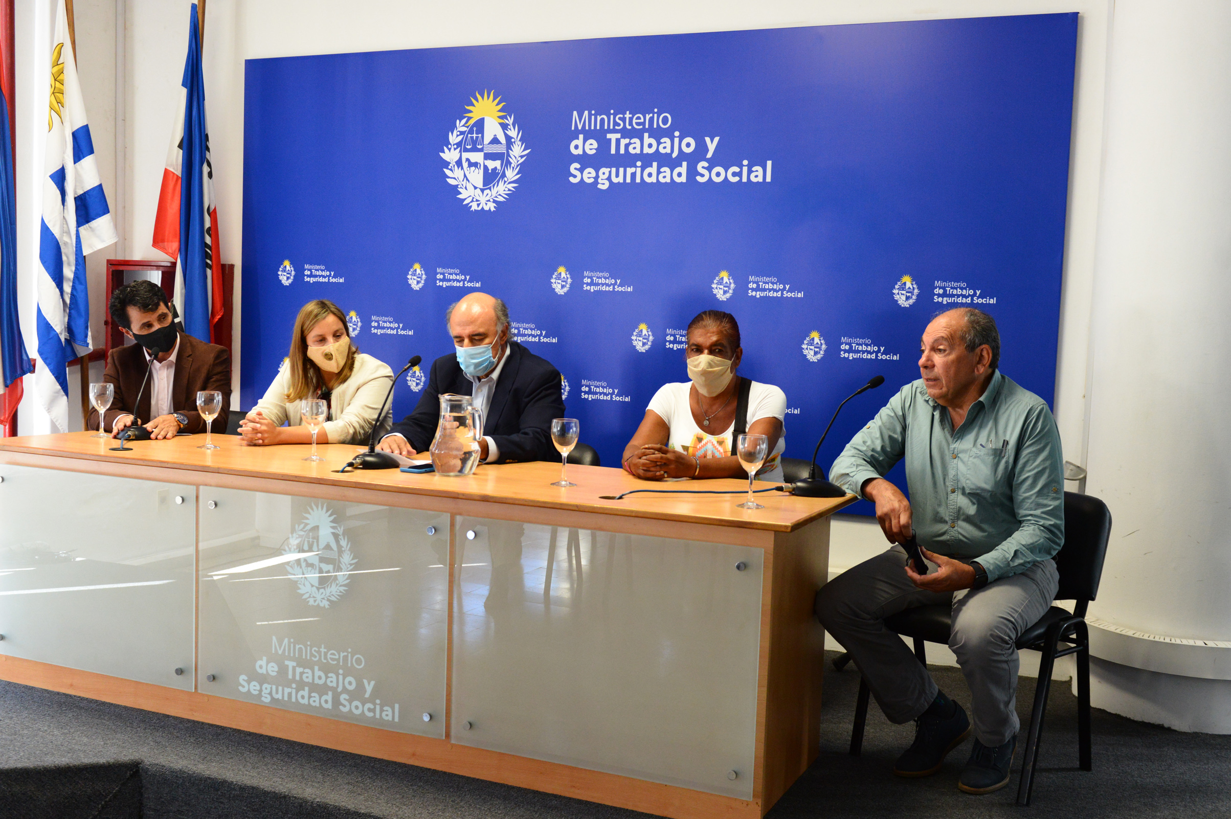 Ministro de Trabajo y Seguridad Social, Pablo Mieres, encabezó conferencia de prensa de presentación del formulario de registro para clasificadores