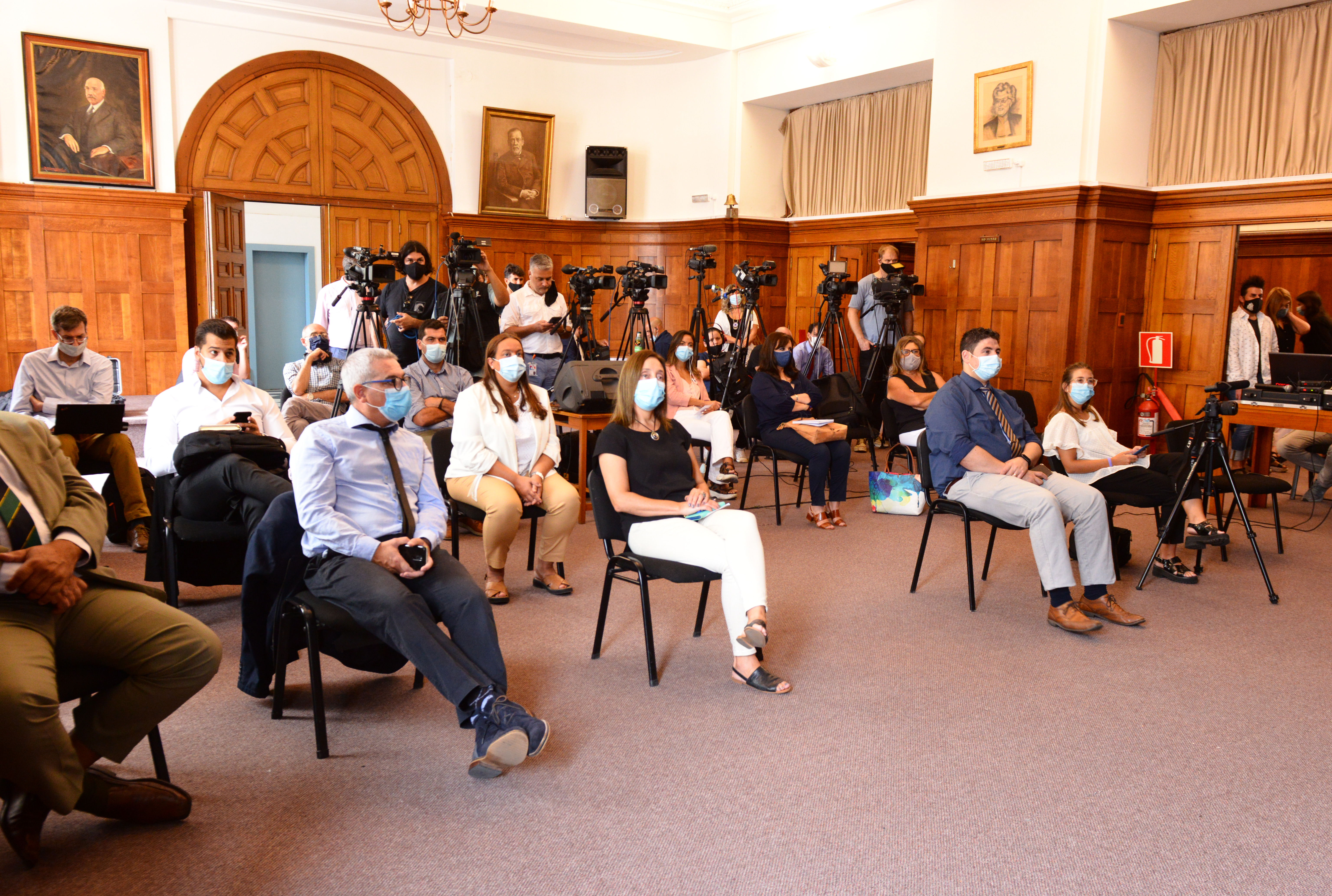 Conferencia de prensa con motivo del comienzo del plan de vacunación contra la COVID-19 en todo el territorio nacional