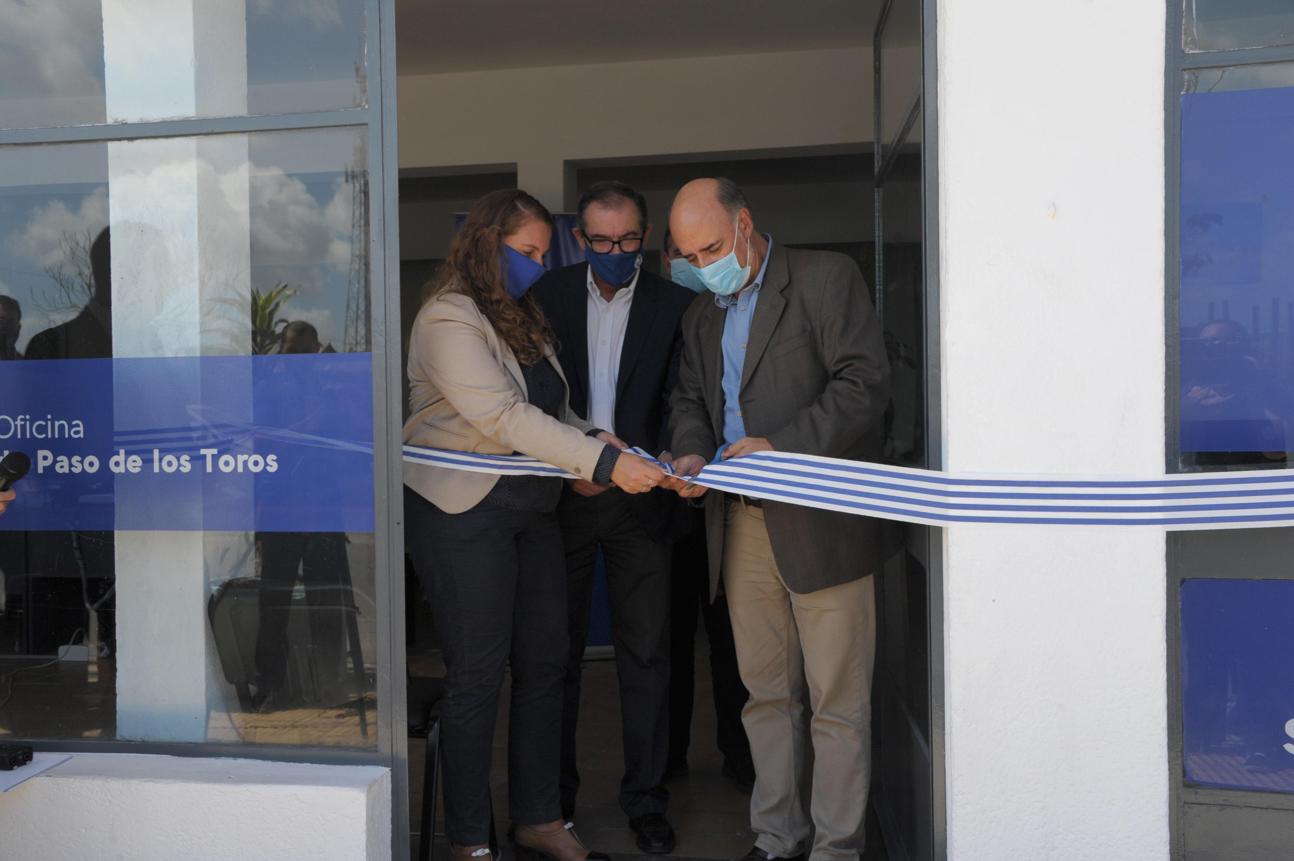 Corte de cinta inaugural