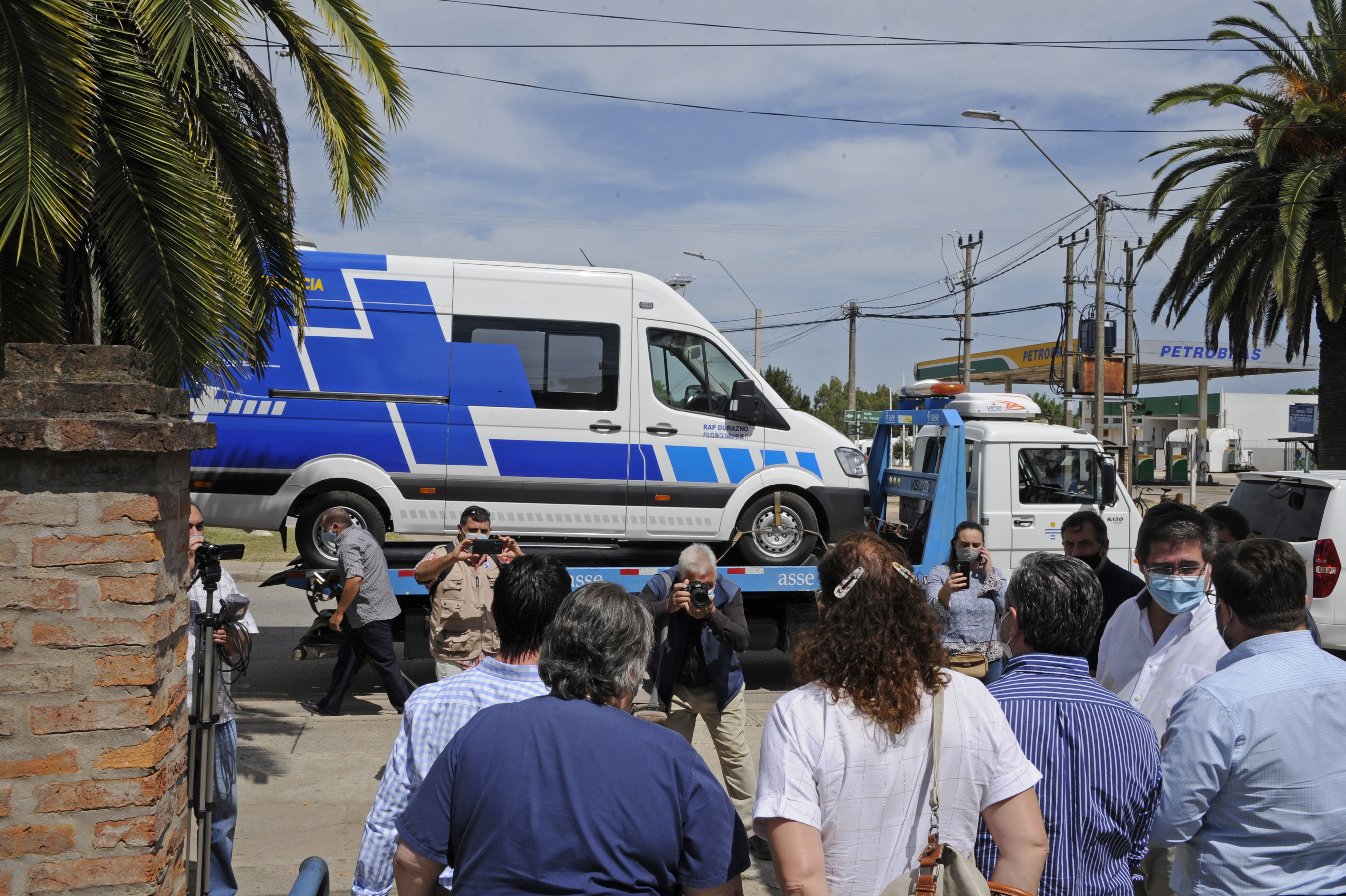 Leonardo Cipriani y Marcelo Sosa encabezan acto de entrega de ambulancia