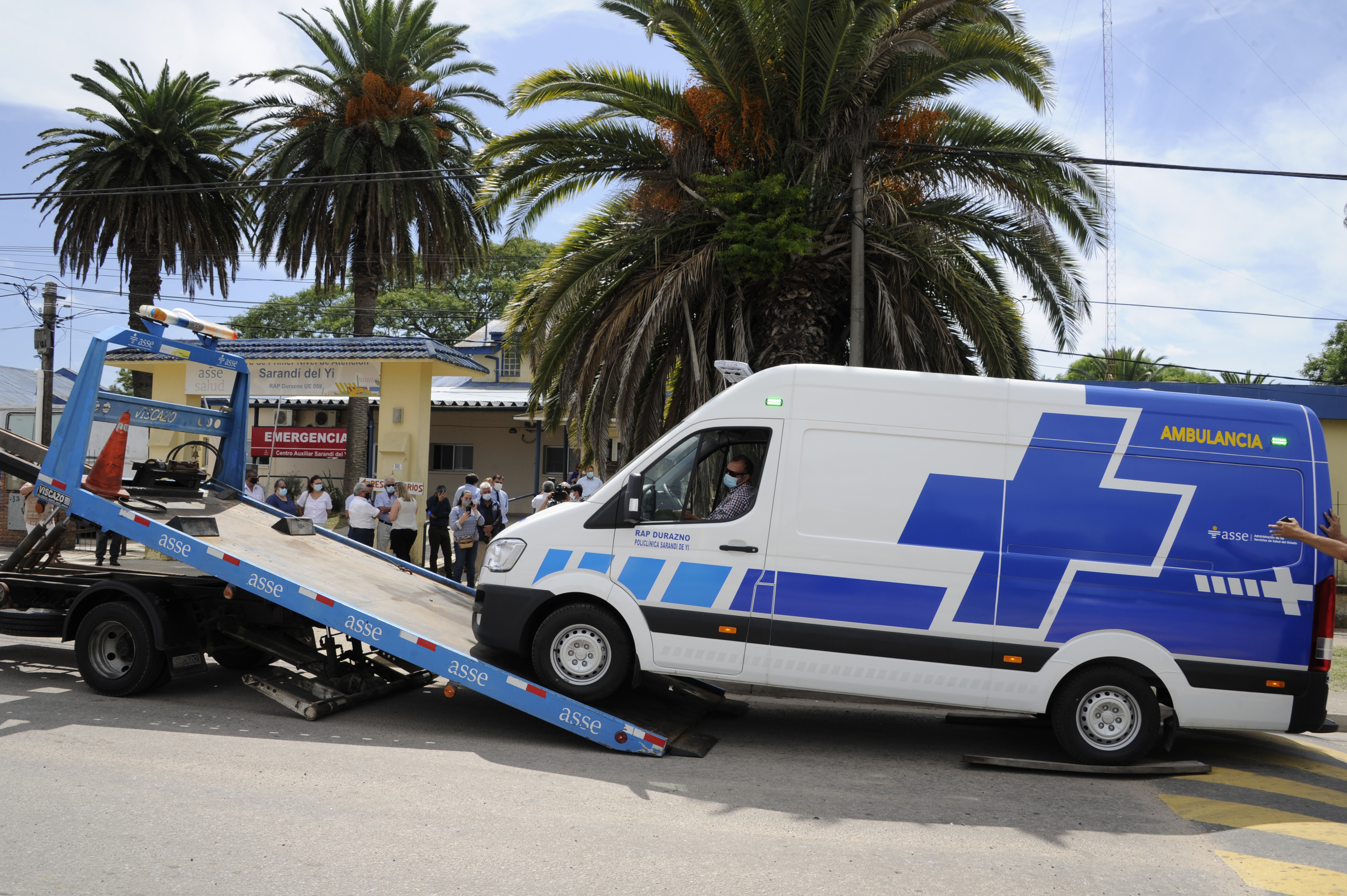 Leonardo Cipriani y Marcelo Sosa encabezan acto de entrega de ambulancia