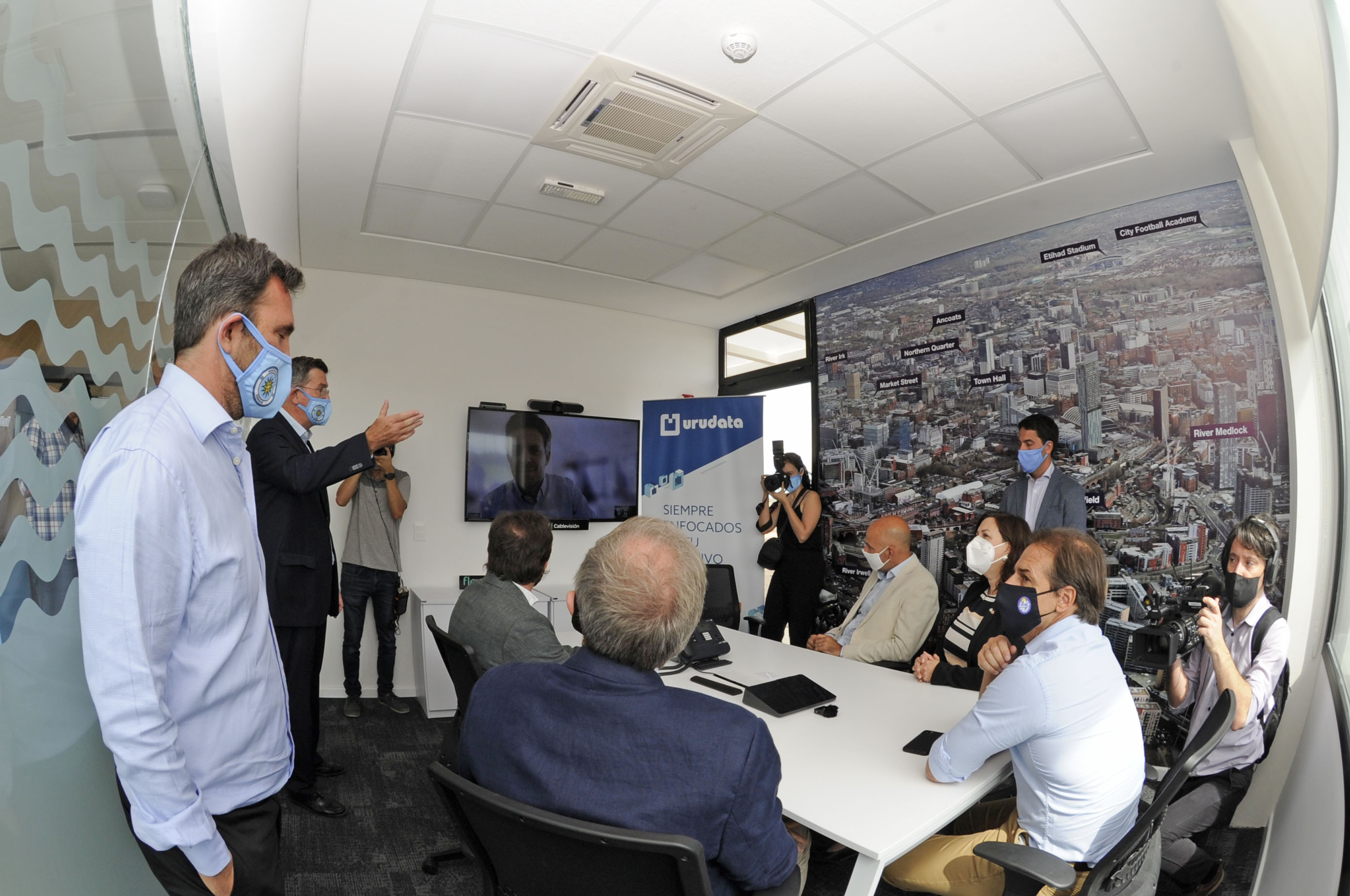 Presidente Lacalle Pou, en complejo deportivo City Torque, participó de una videoconferencia con las autoridades del City Football Group