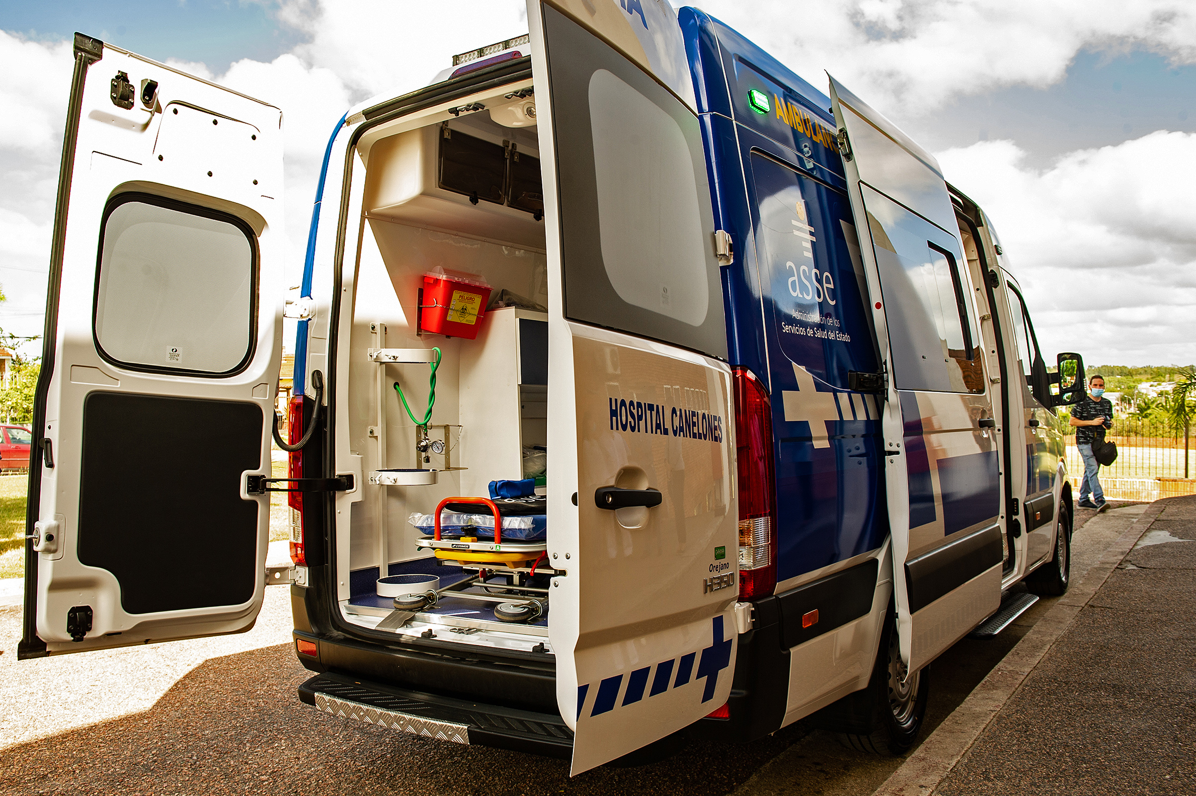 Entrega de ambulancias en Canelones
