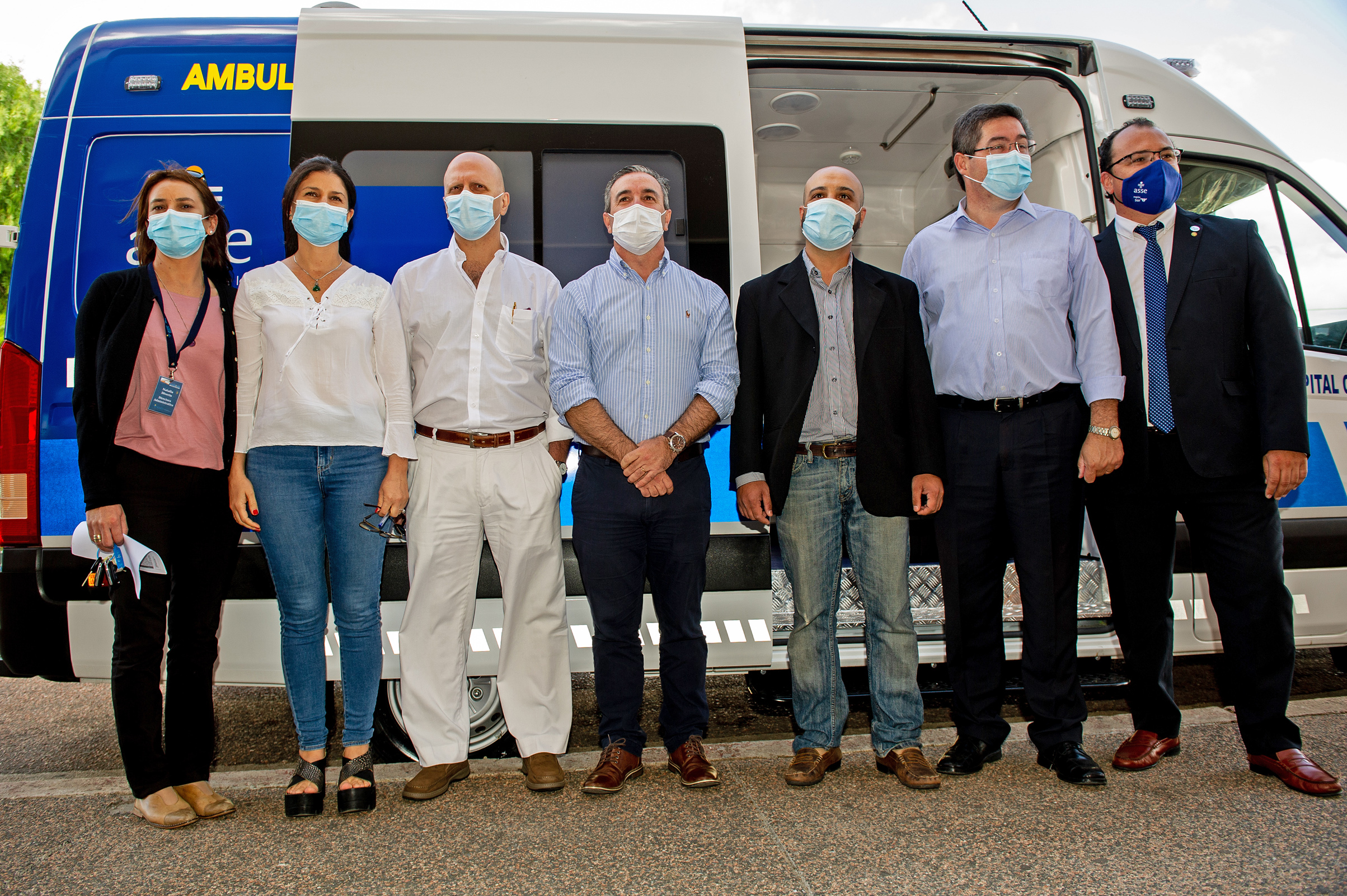 Entrega de ambulancias en Canelones