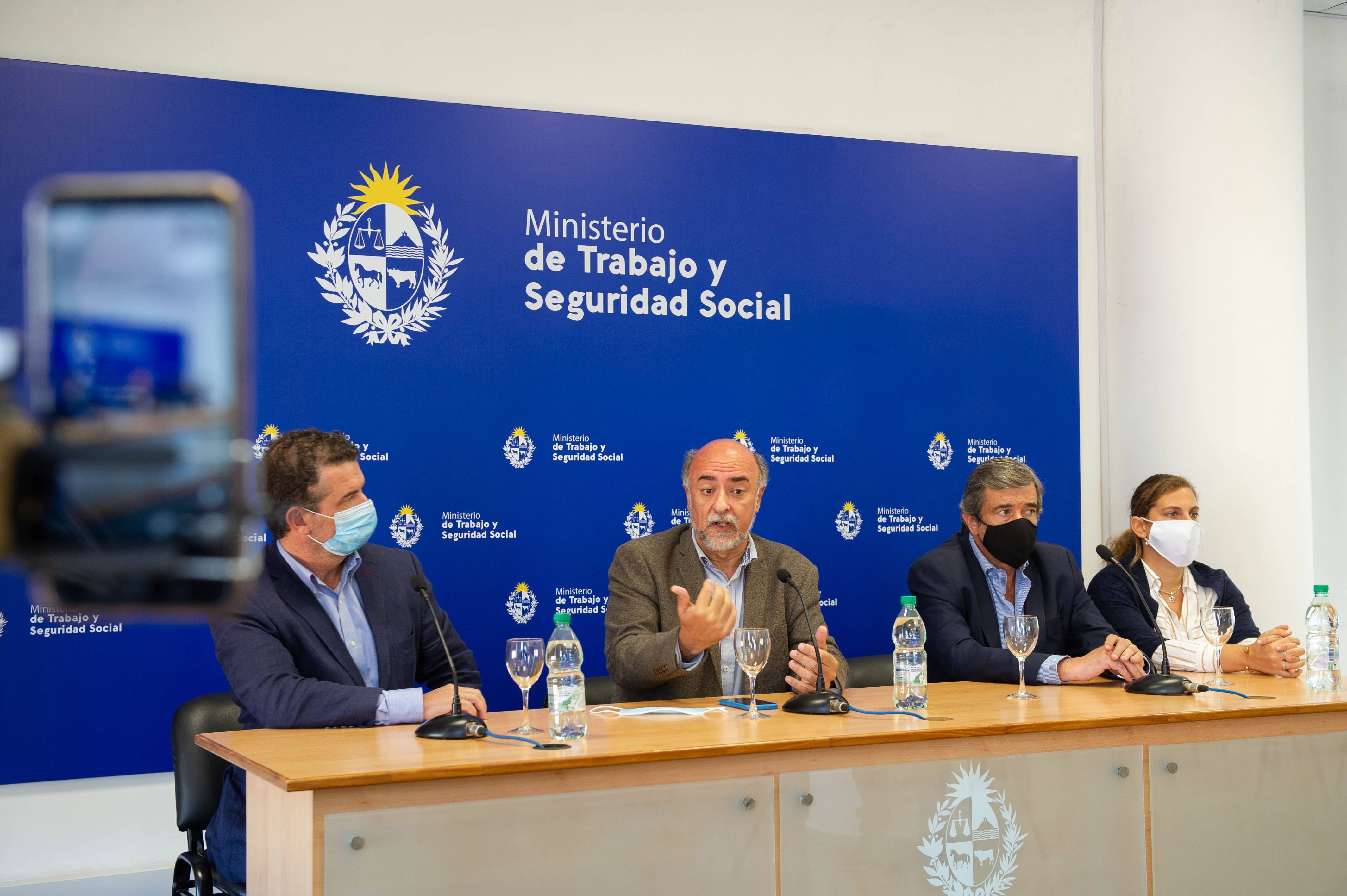 Autoridades del Ministerio de Trabajo y Seguridad Social en conferencia de prensa