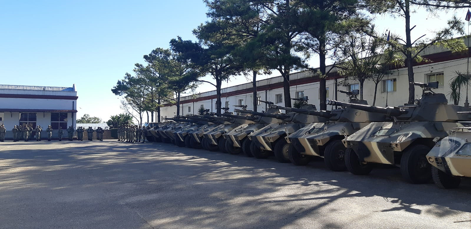 Visita del titular del Ministerio de Defensa Nacional, Javier García, al Regimiento de Caballería n.° 4