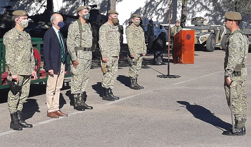 Visita del titular del Ministerio de Defensa Nacional, Javier García, al Regimiento de Caballería n.° 4