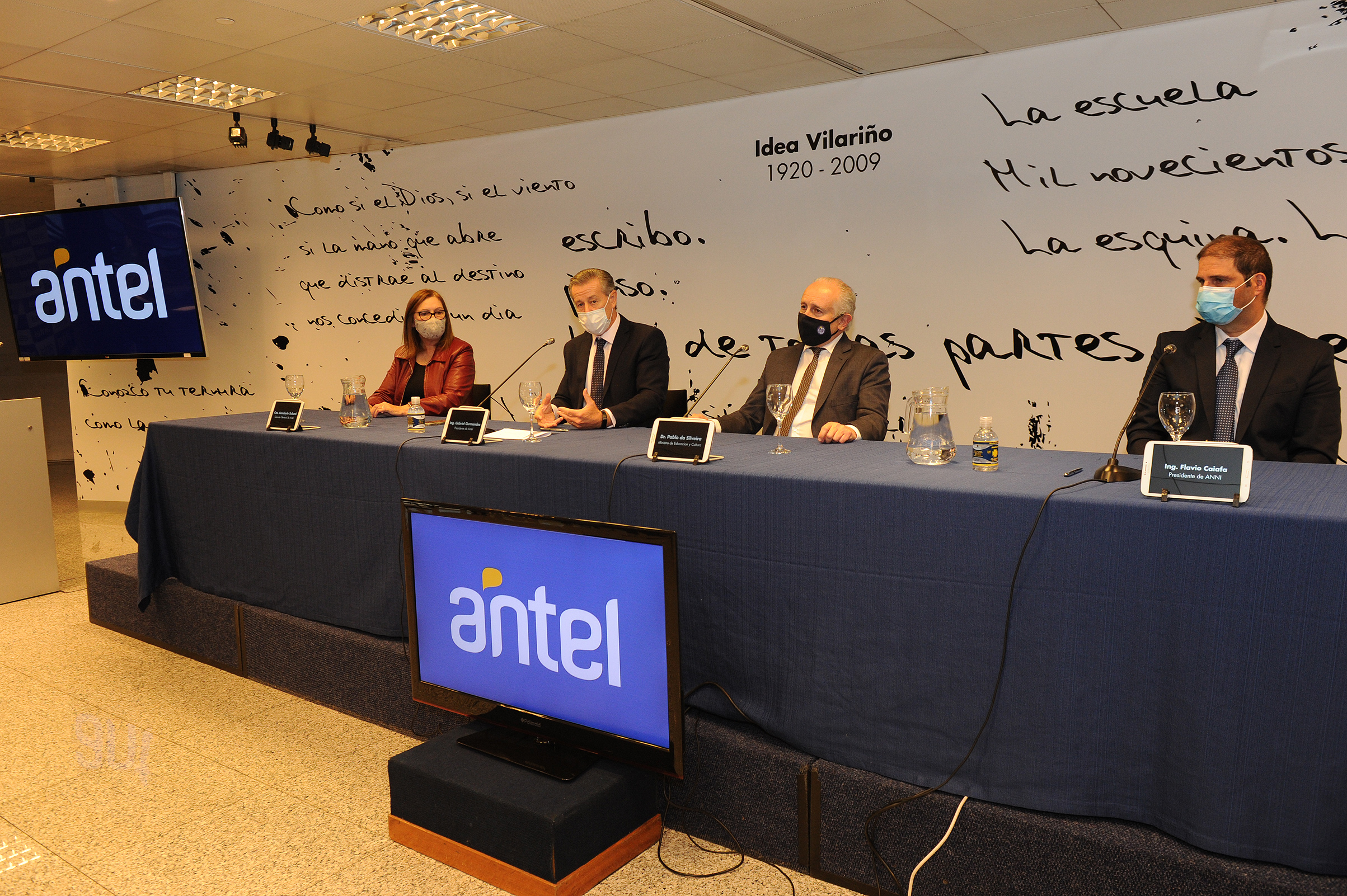 Autoridades de Antel, MEC y ANII, durante la conferencia de prensa en el marco de la firma del convenio