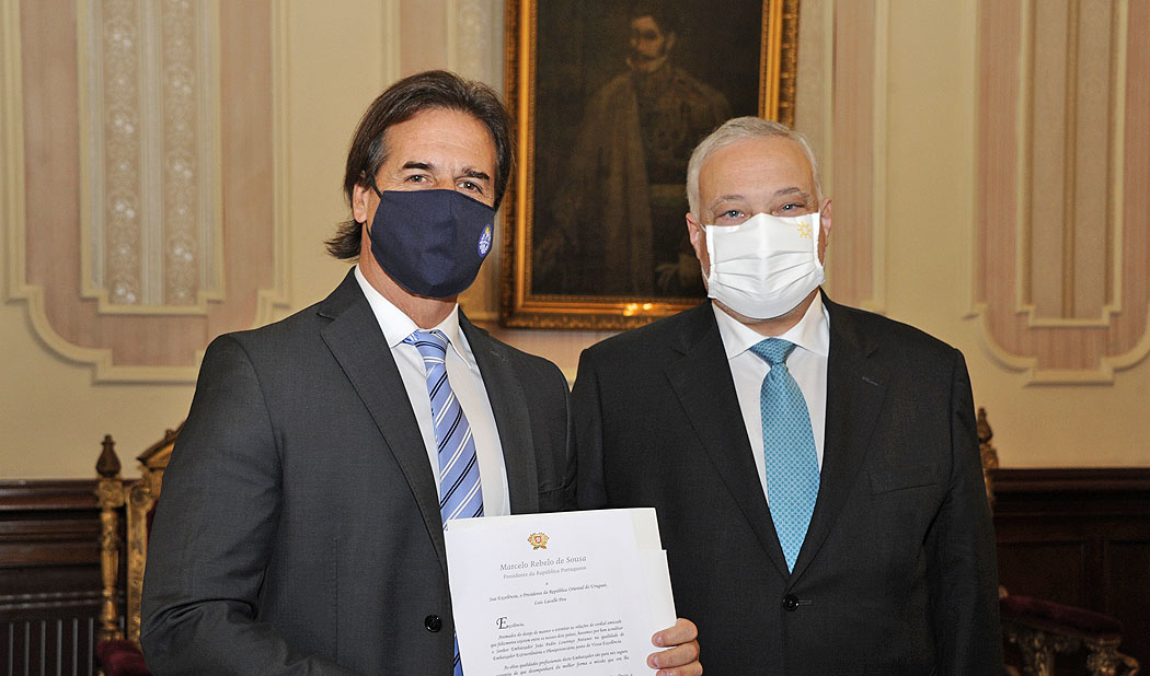 Presidente de la República Luis Lacalle Pou, recibiendo cartas credenciales del Embajador de Portugal, Joao Pedro Lourenco Antunes