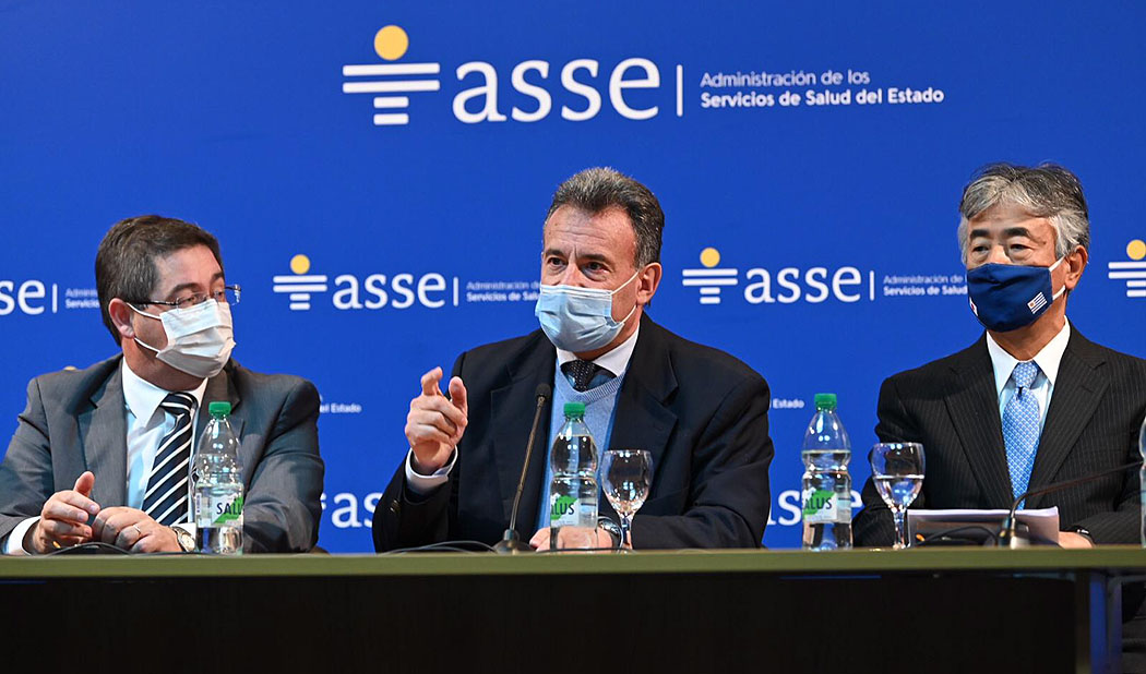 Ministro de Salud Pública, Daniel Salinas, haciendo uso de la palabra