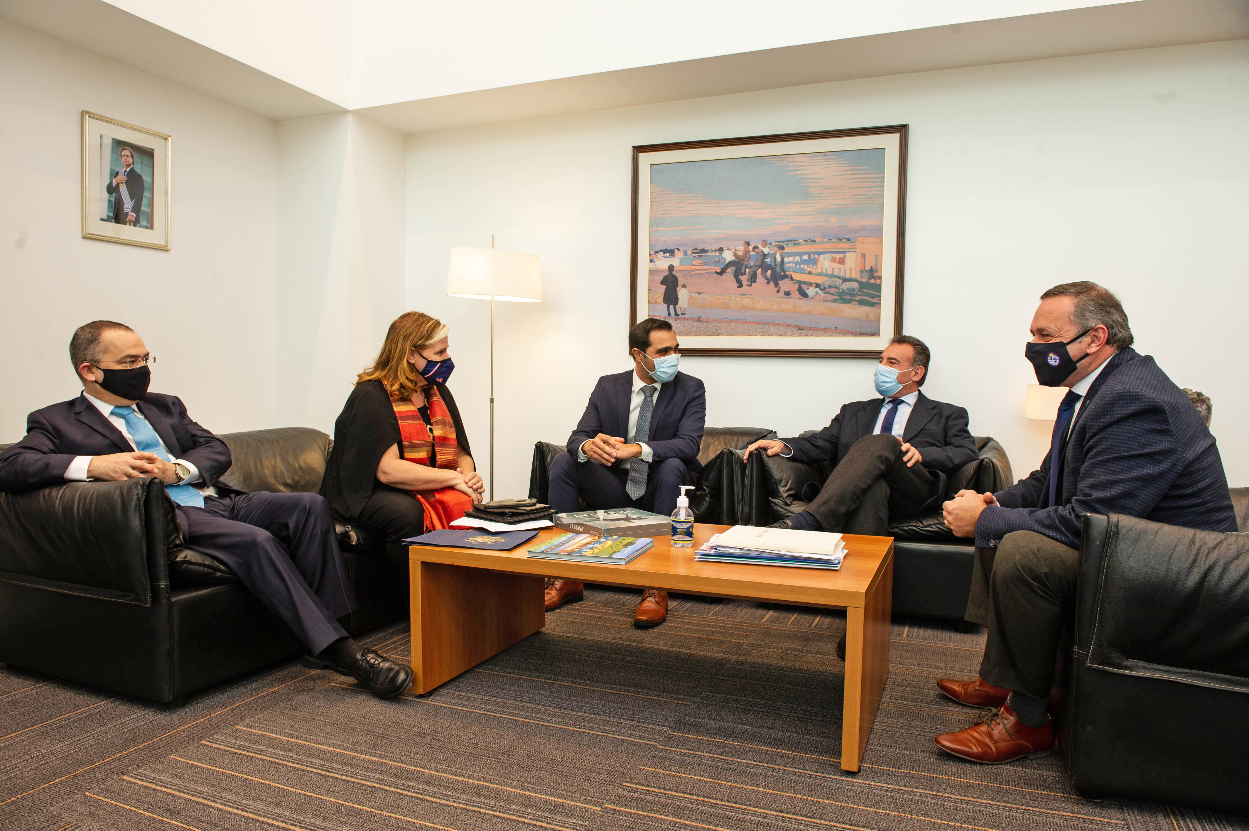 El secretario de Presidencia, Álvaro Delgado recibió a la encargada de negocios de Estados Unidos