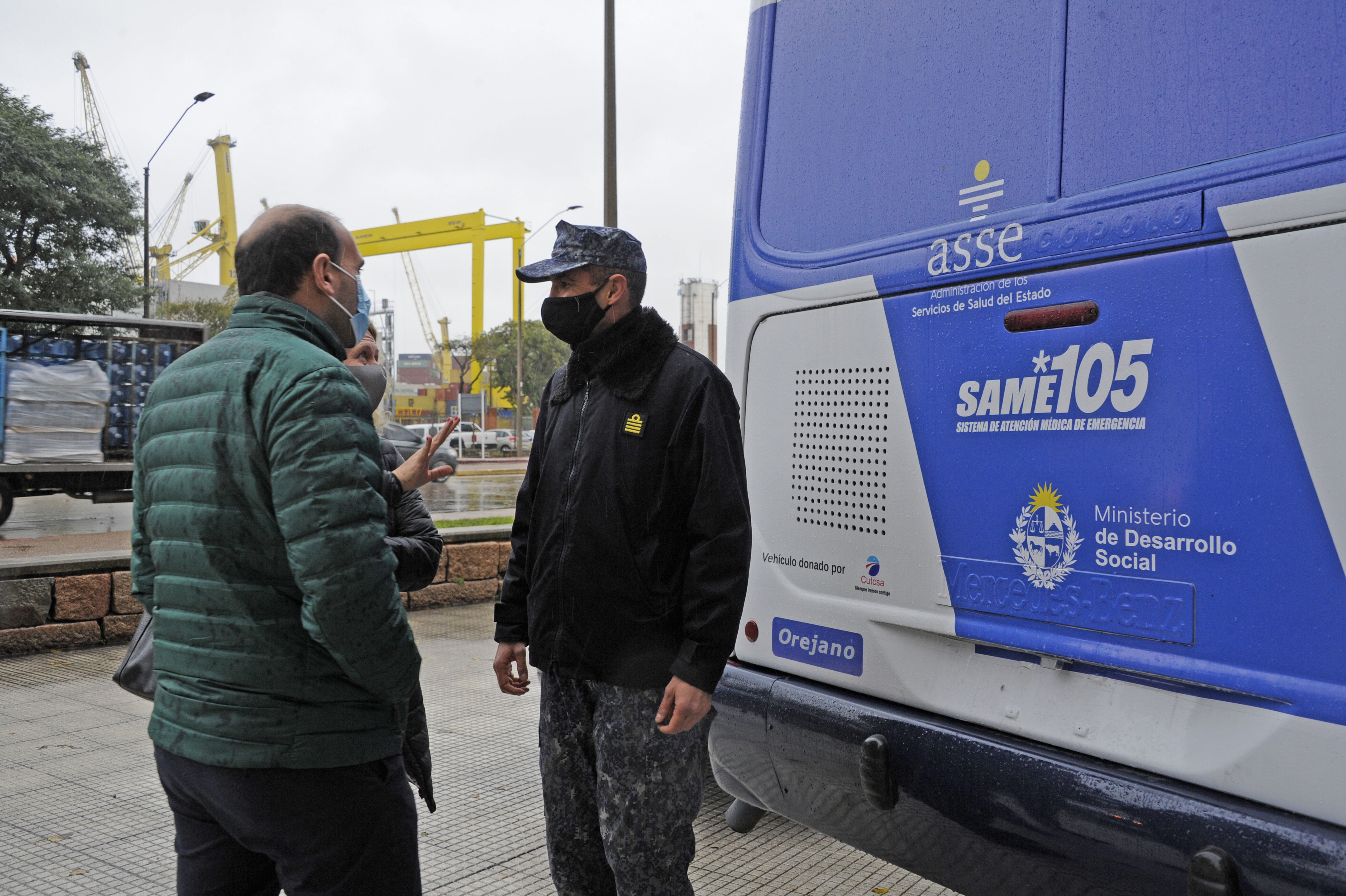 Ministro Lema visitó refugio de la Armada Nacional
