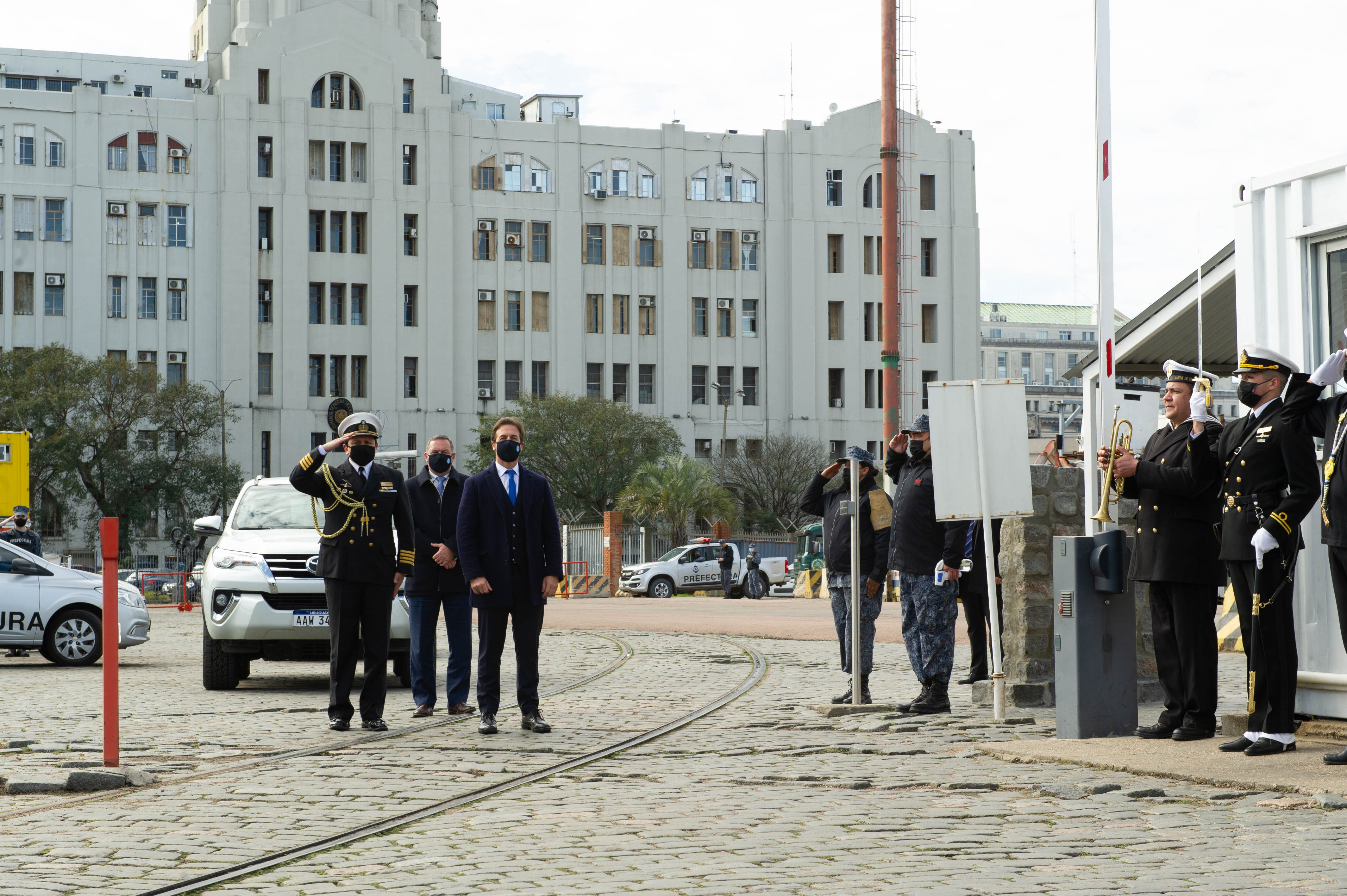 Presidente Lacalle Pou encabezó acto por 203.º aniversario del Comando de las Fuerzas de Mar