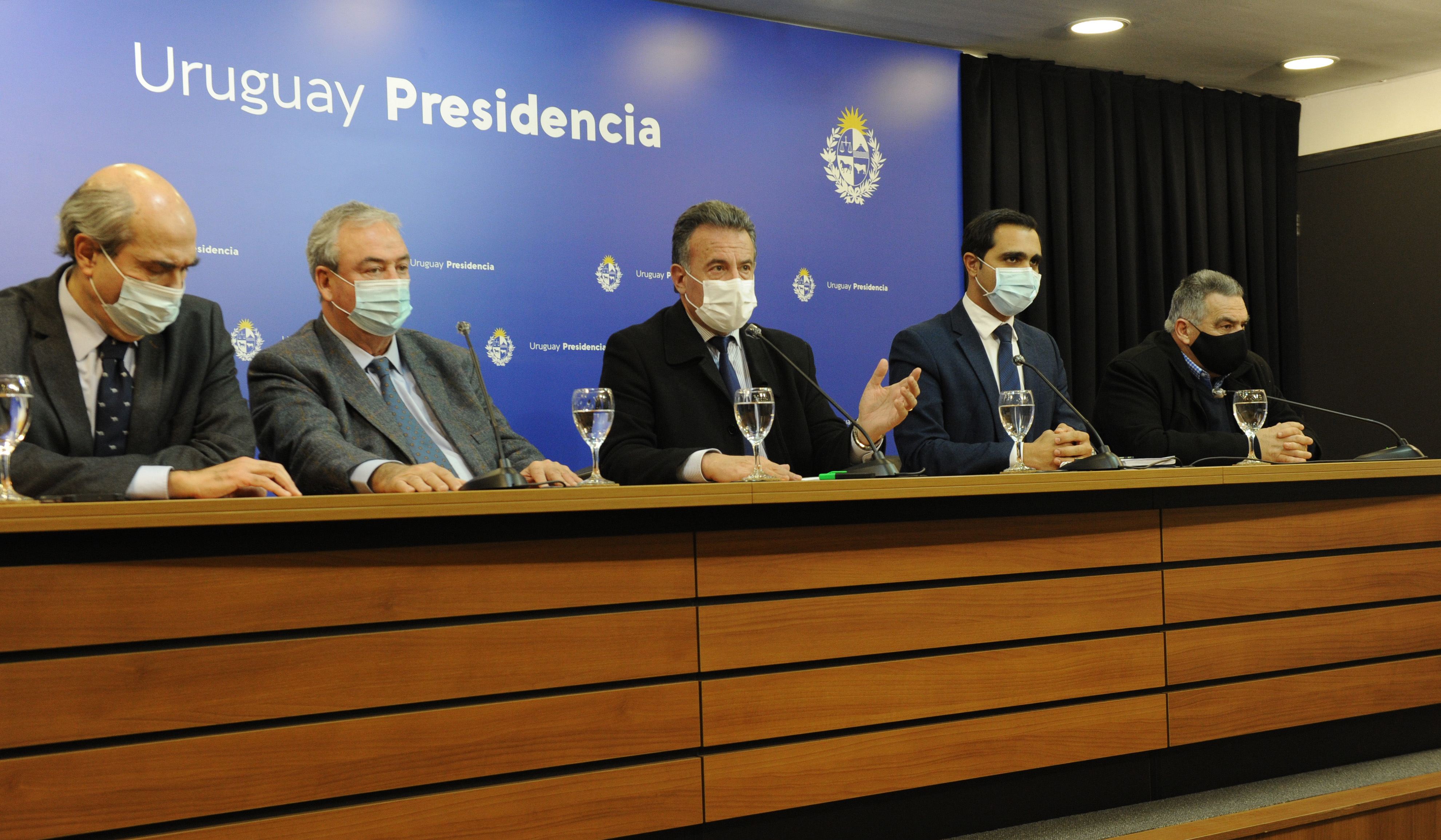 Autoridades en conferencia de prensa sobre protocolos en la Noche de la Nostalgia