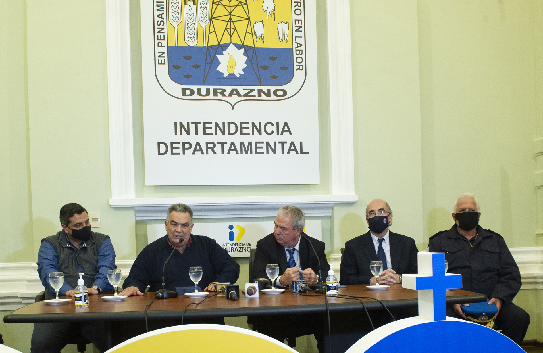 Conferencia de prensa de autoridades