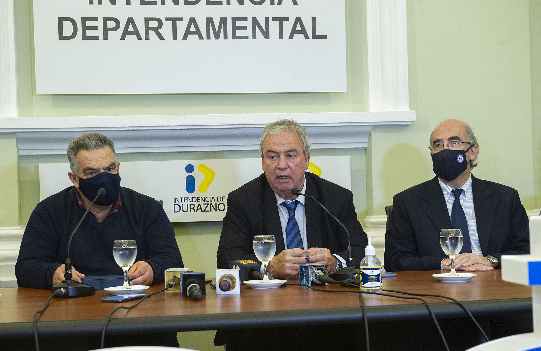 Conferencia de prensa de autoridades