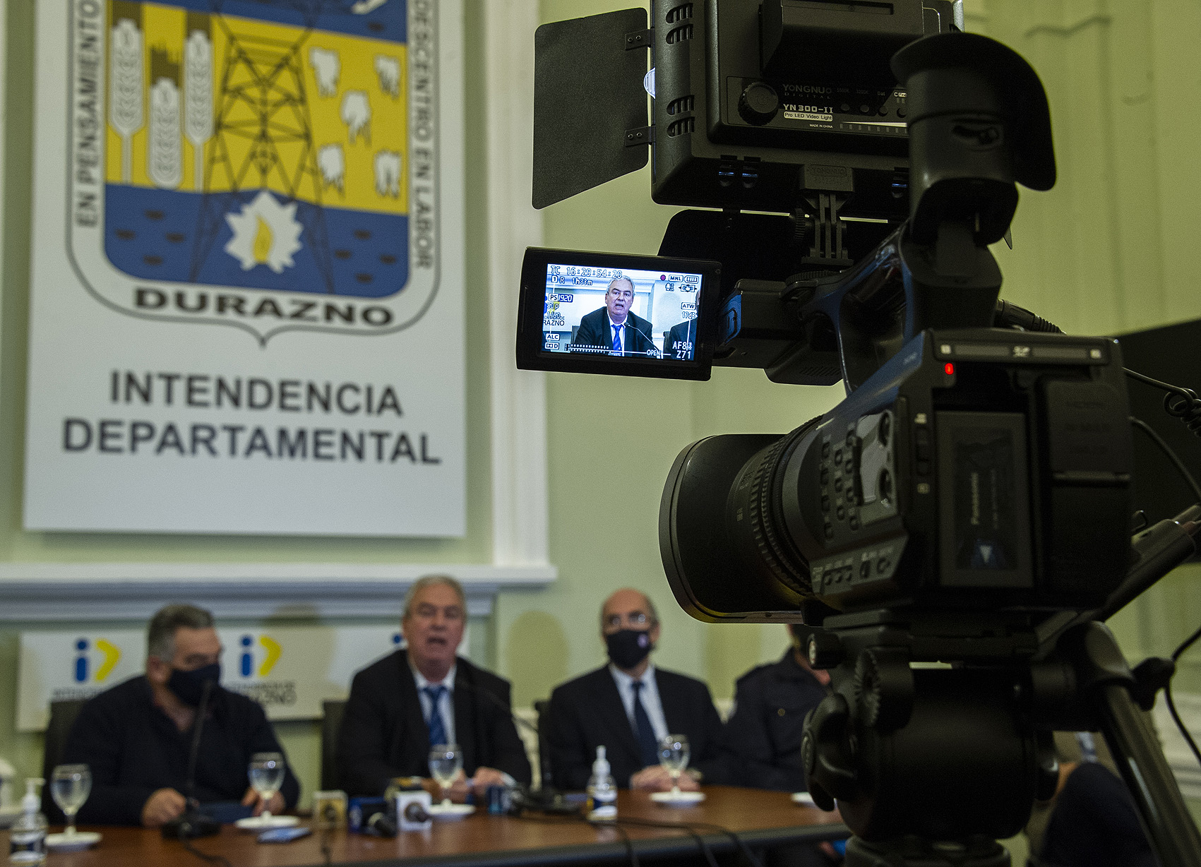 Conferencia de prensa de autoridades