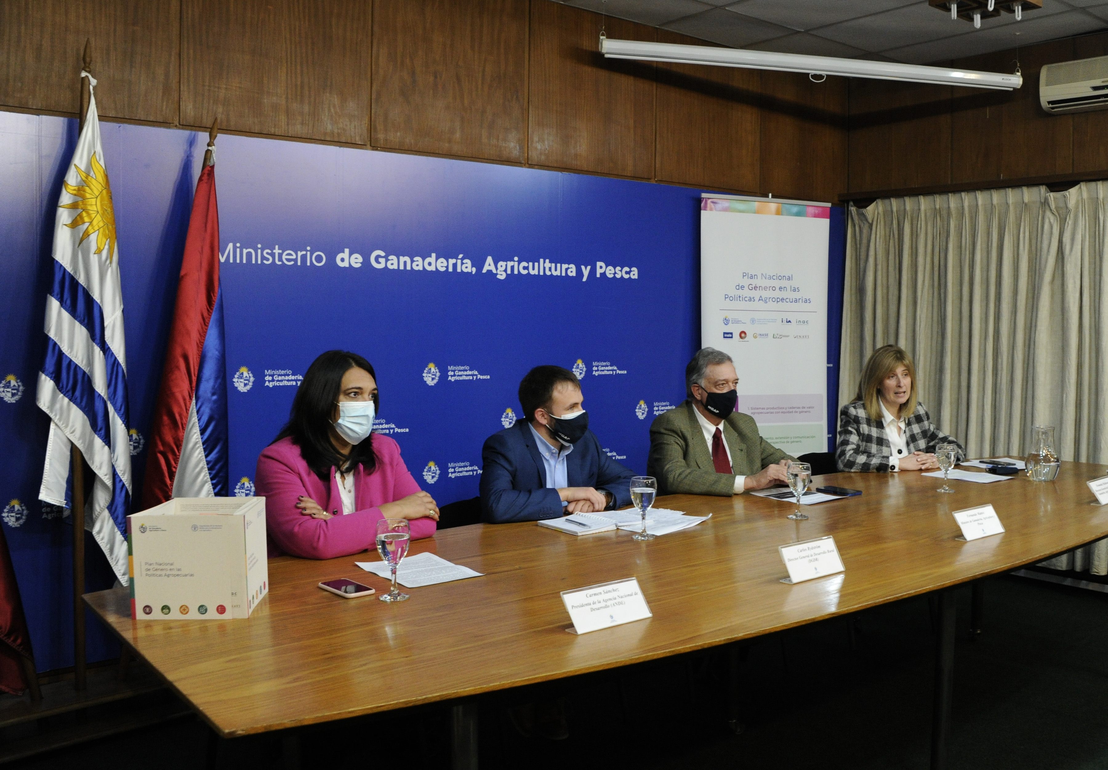 Autoridades de MGAP y ANDE en lanzamiento de talleres de educación financiera para mujeres rurales