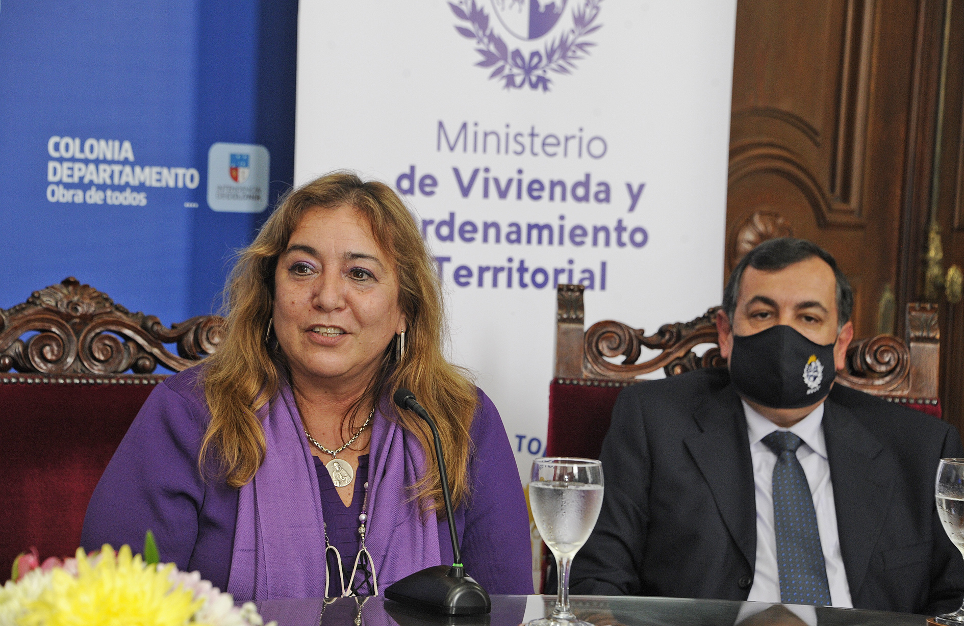 Firma de convenio entre el Ministerio de Vivienda y la Intendencia de Colonia, conferencia de prensa de autoridades