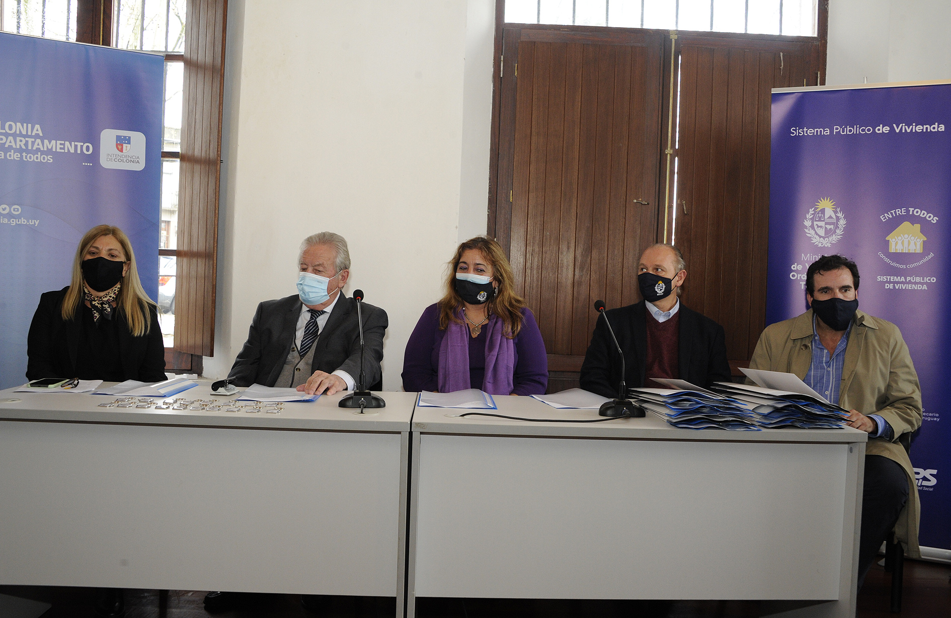 Entrega de 18 préstamos a familias de las localidades de la Estanzuela, Riachuelo y Semillero, para la refacción de viviendas