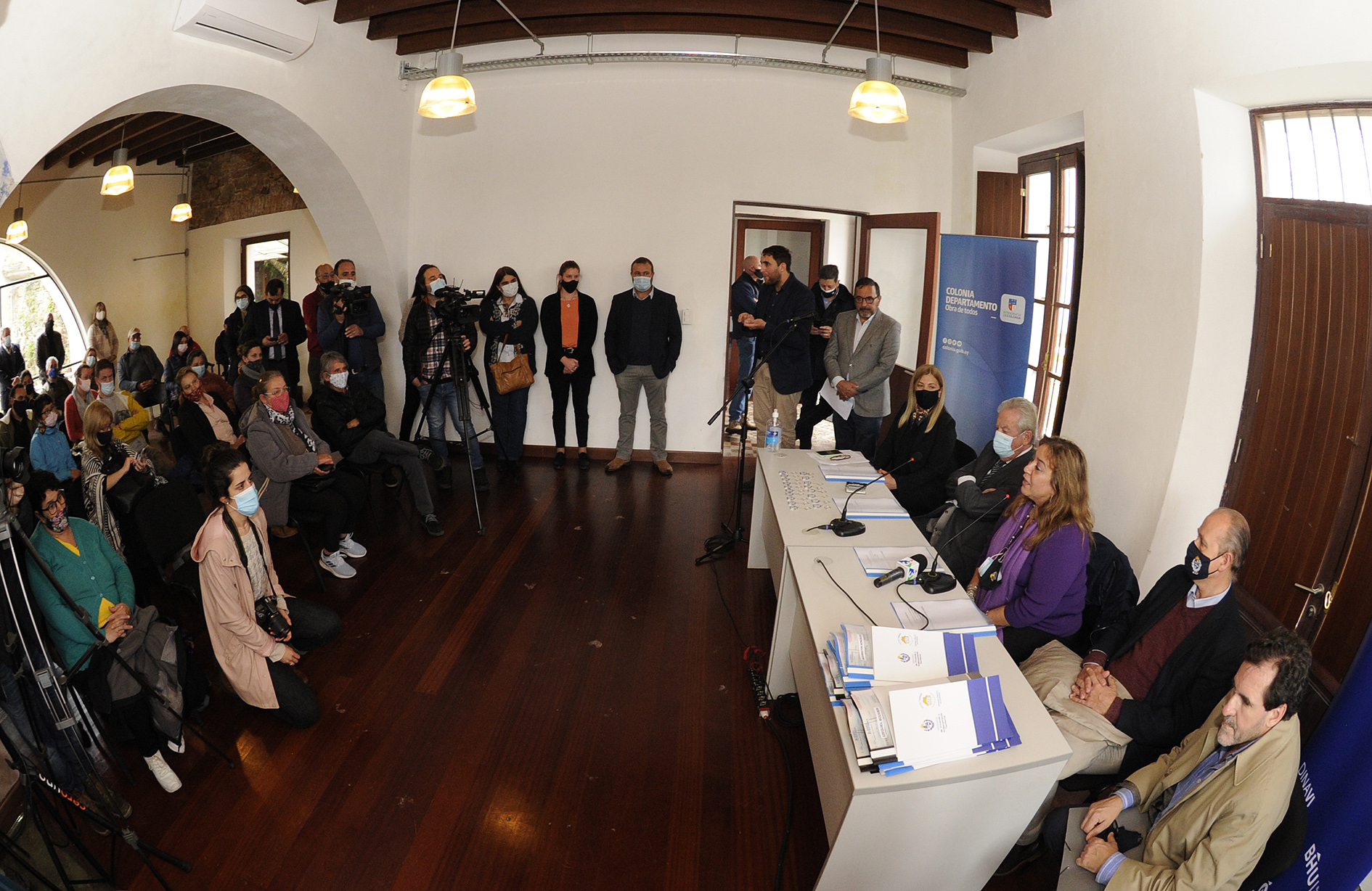 Entrega de 18 préstamos a familias de las localidades de la Estanzuela, Riachuelo y Semillero, para la refacción de viviendas